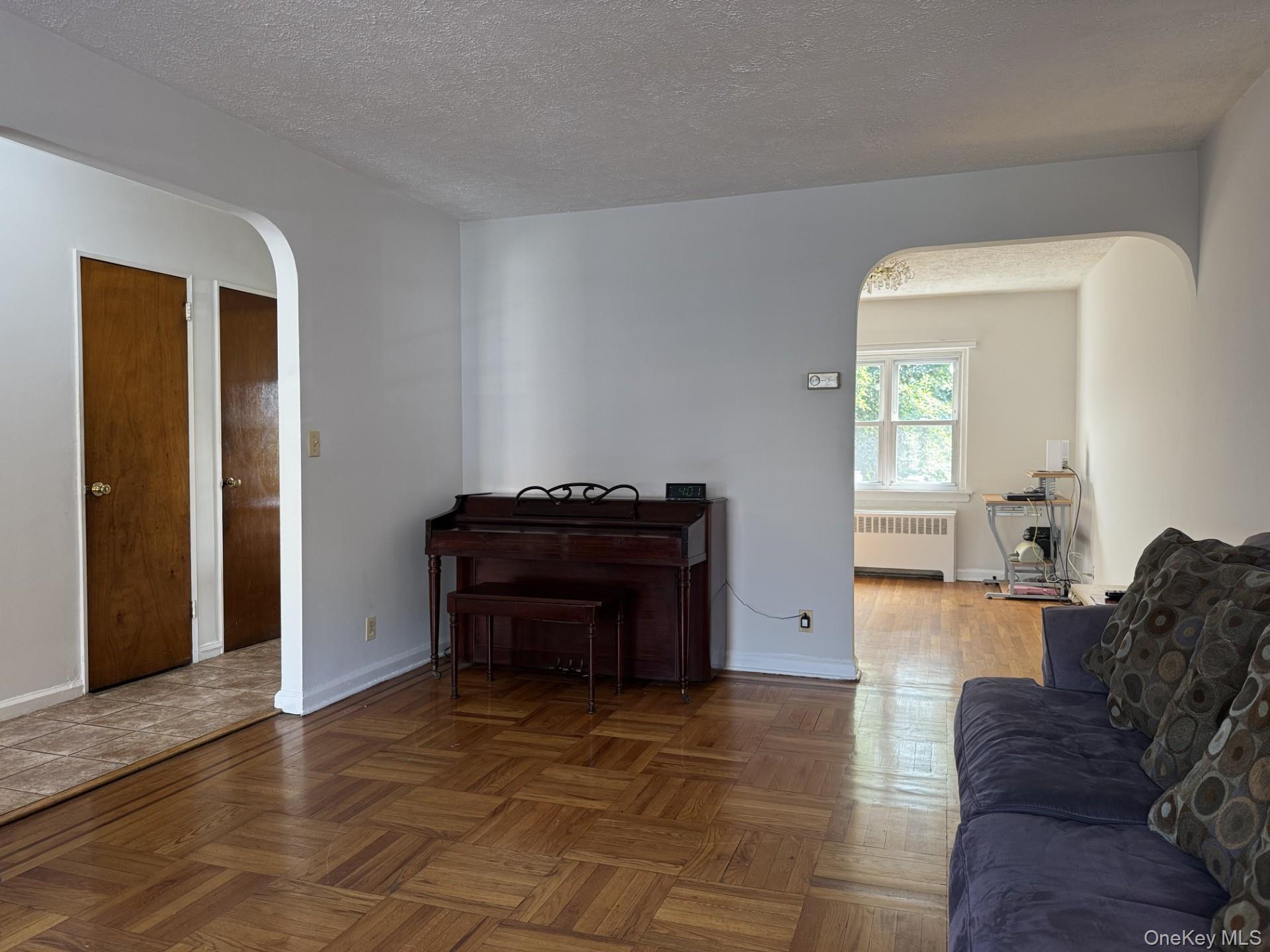 Single Family 213th  Bronx, NY 10469, MLS-902020-6