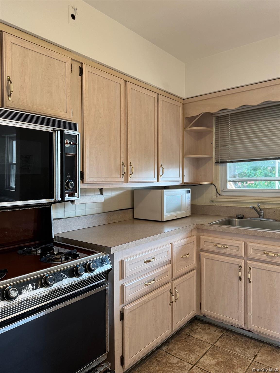 Single Family 213th  Bronx, NY 10469, MLS-902020-7