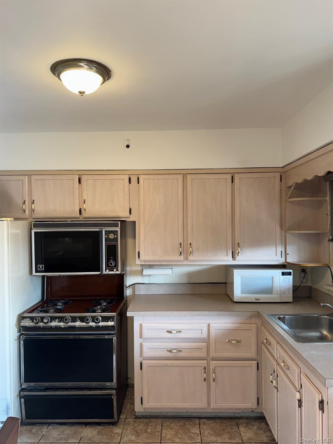 Single Family 213th  Bronx, NY 10469, MLS-902020-8