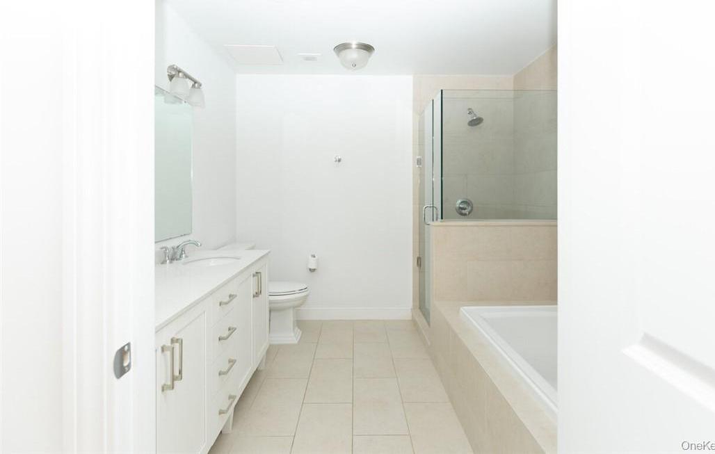 Condo Byron  Westchester County, NY 10538, MLS-902029-8