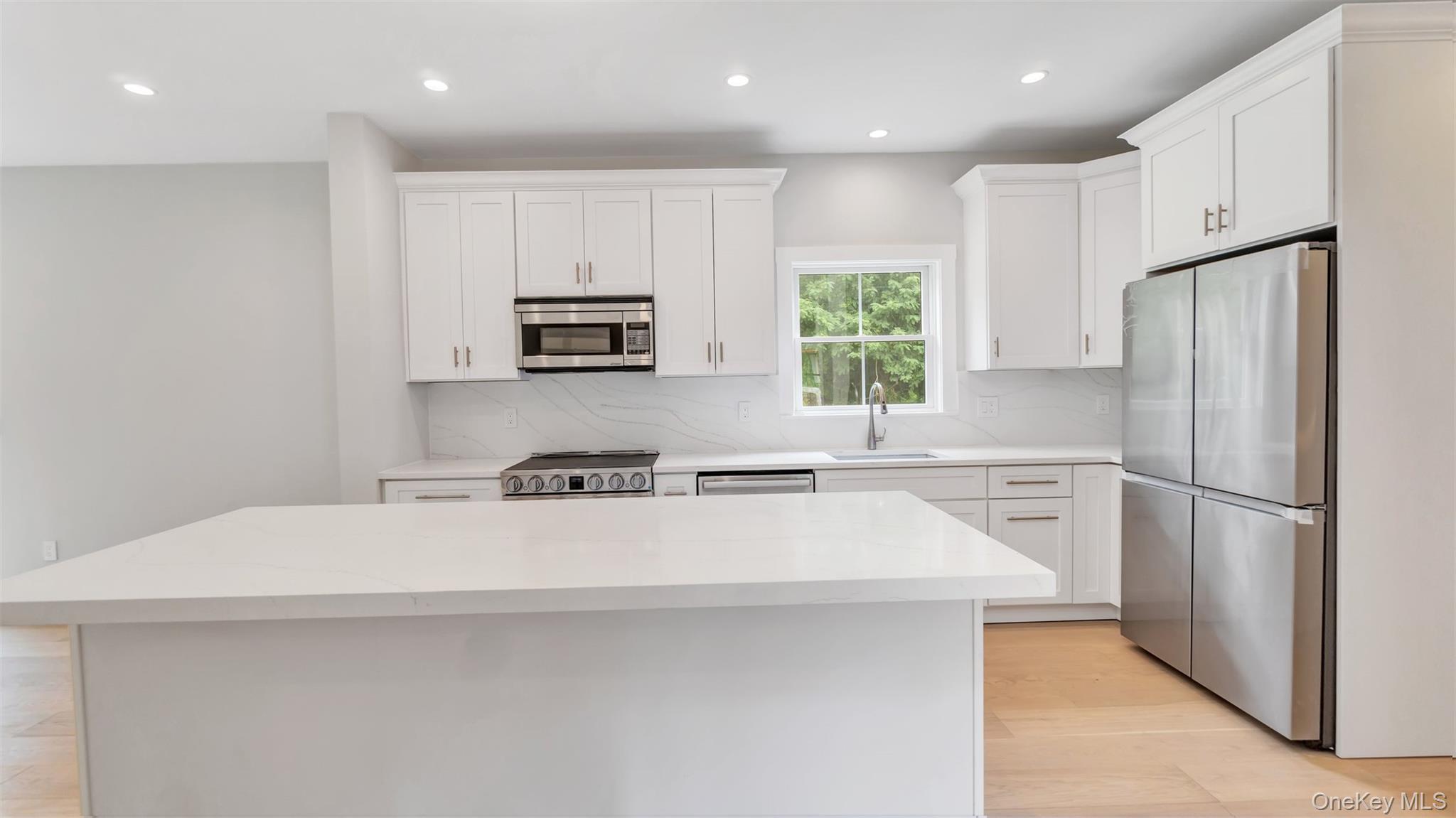 Single Family Fanning Suffolk County, NY 11946, MLS-902059-15