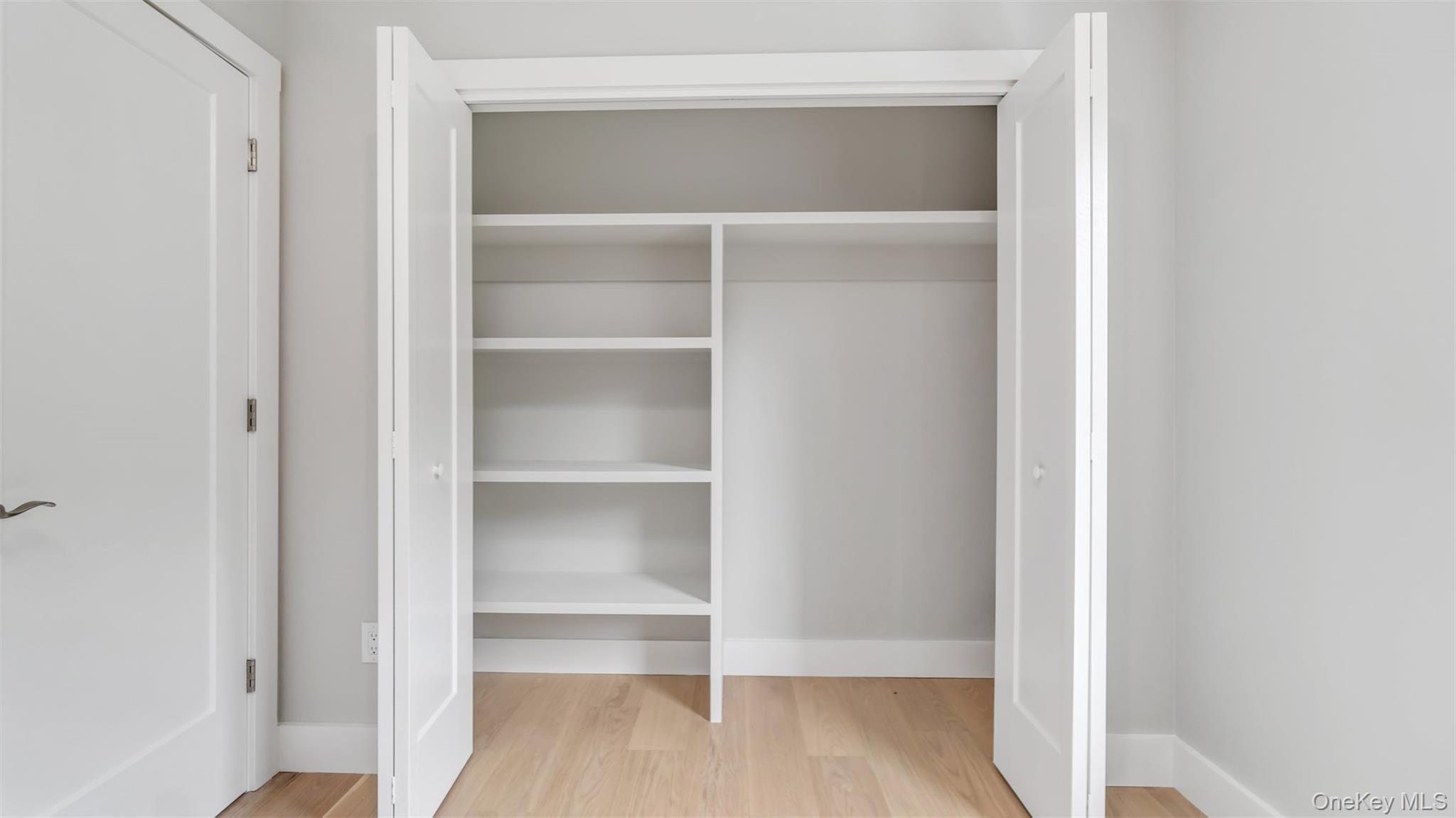 Single Family Fanning Suffolk County, NY 11946, MLS-902059-33