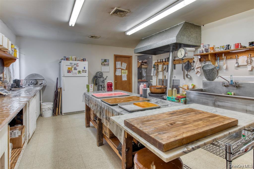 Single Family Main Suffolk County, NY 11957, MLS-902120-4