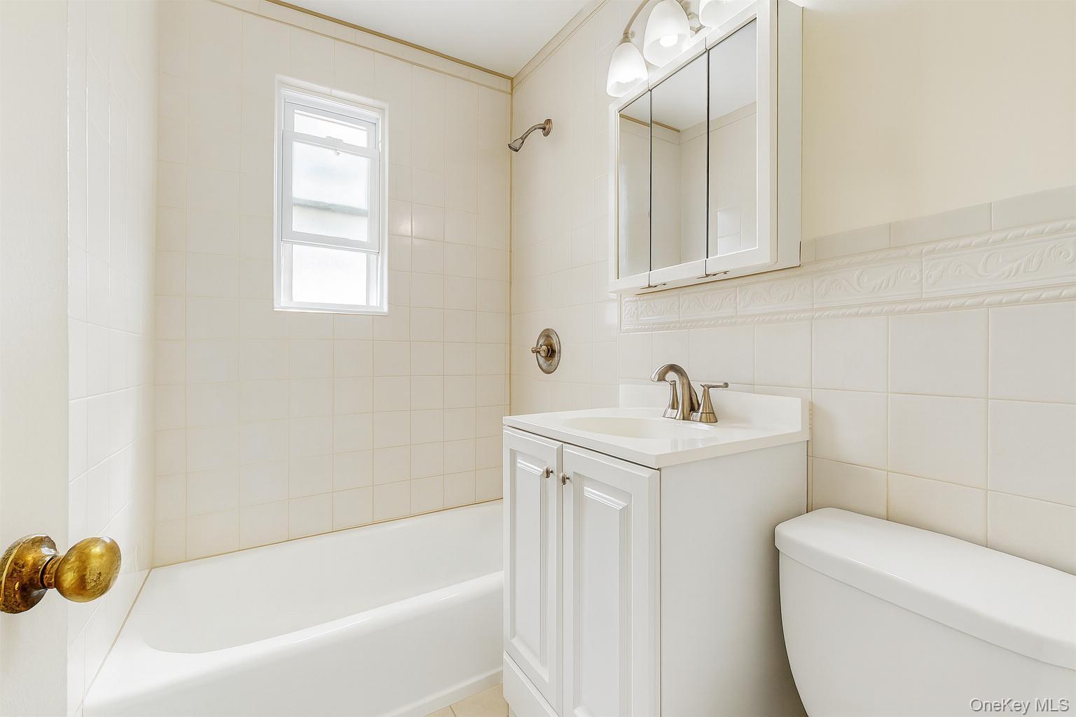 Single Family Colden  Bronx, NY 10462, MLS-902162-4