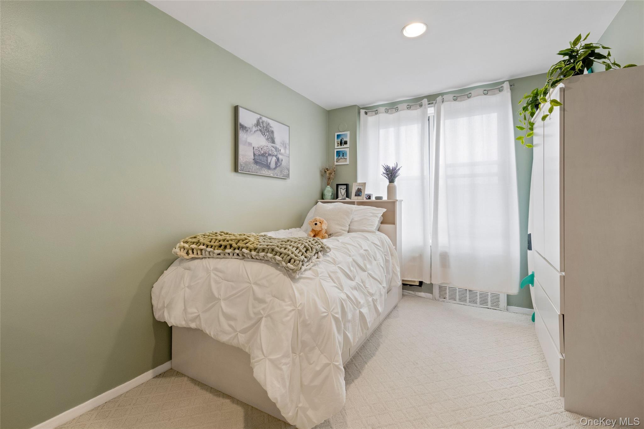 Coop Broadway  Nassau County, NY 11561, MLS-902262-15