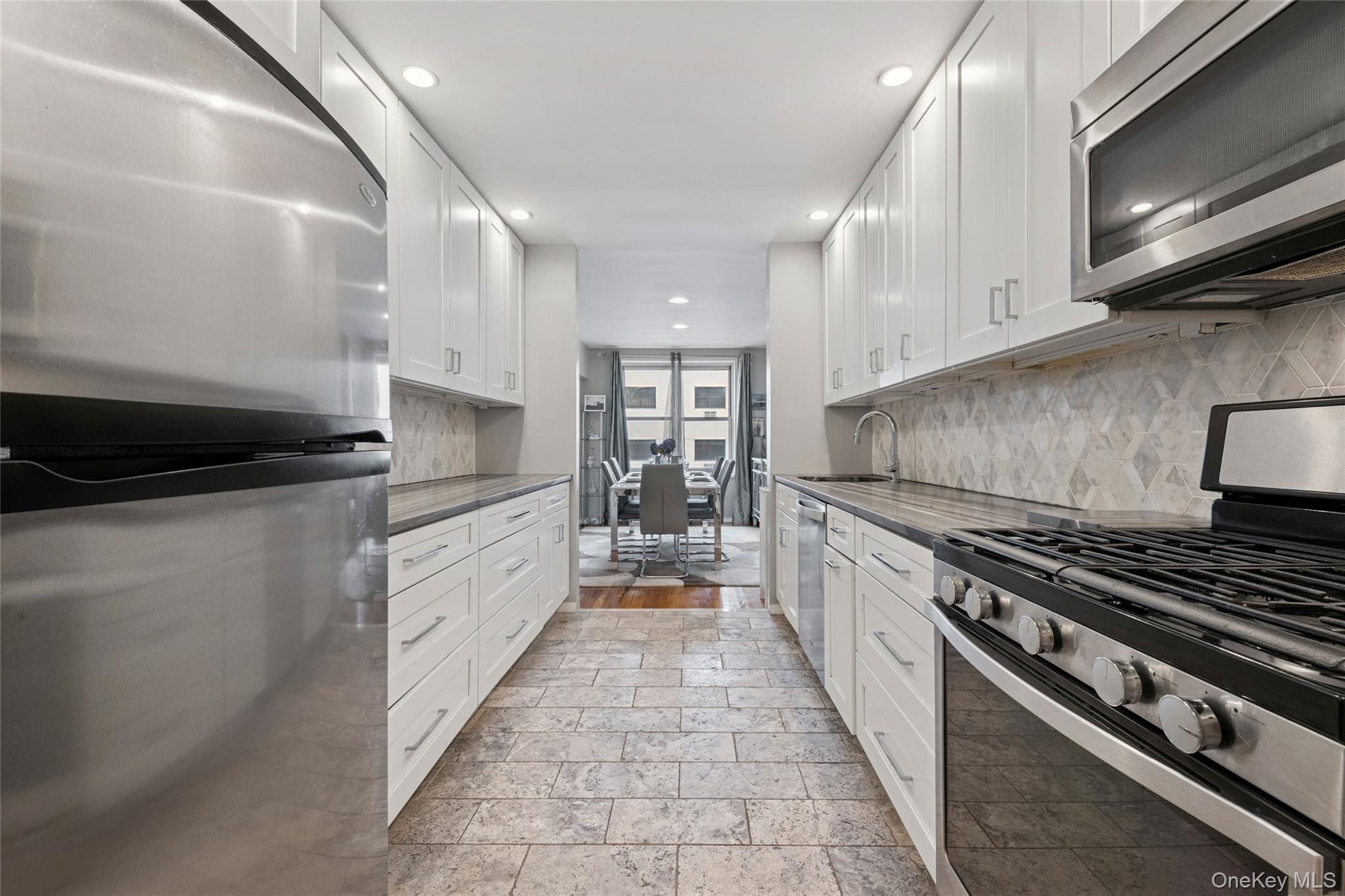 Coop Broadway  Nassau County, NY 11561, MLS-902262-5