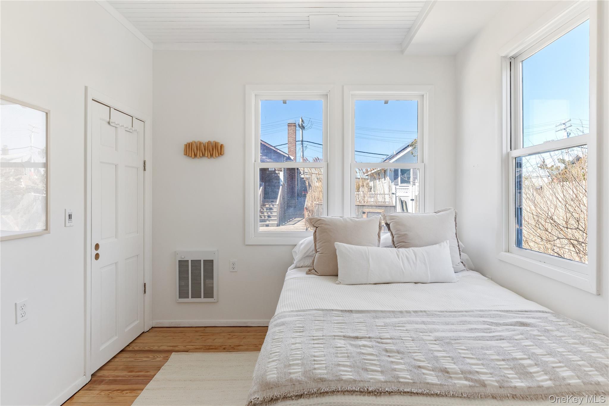 Single Family Surfview Suffolk County, NY 11770, MLS-902299-21