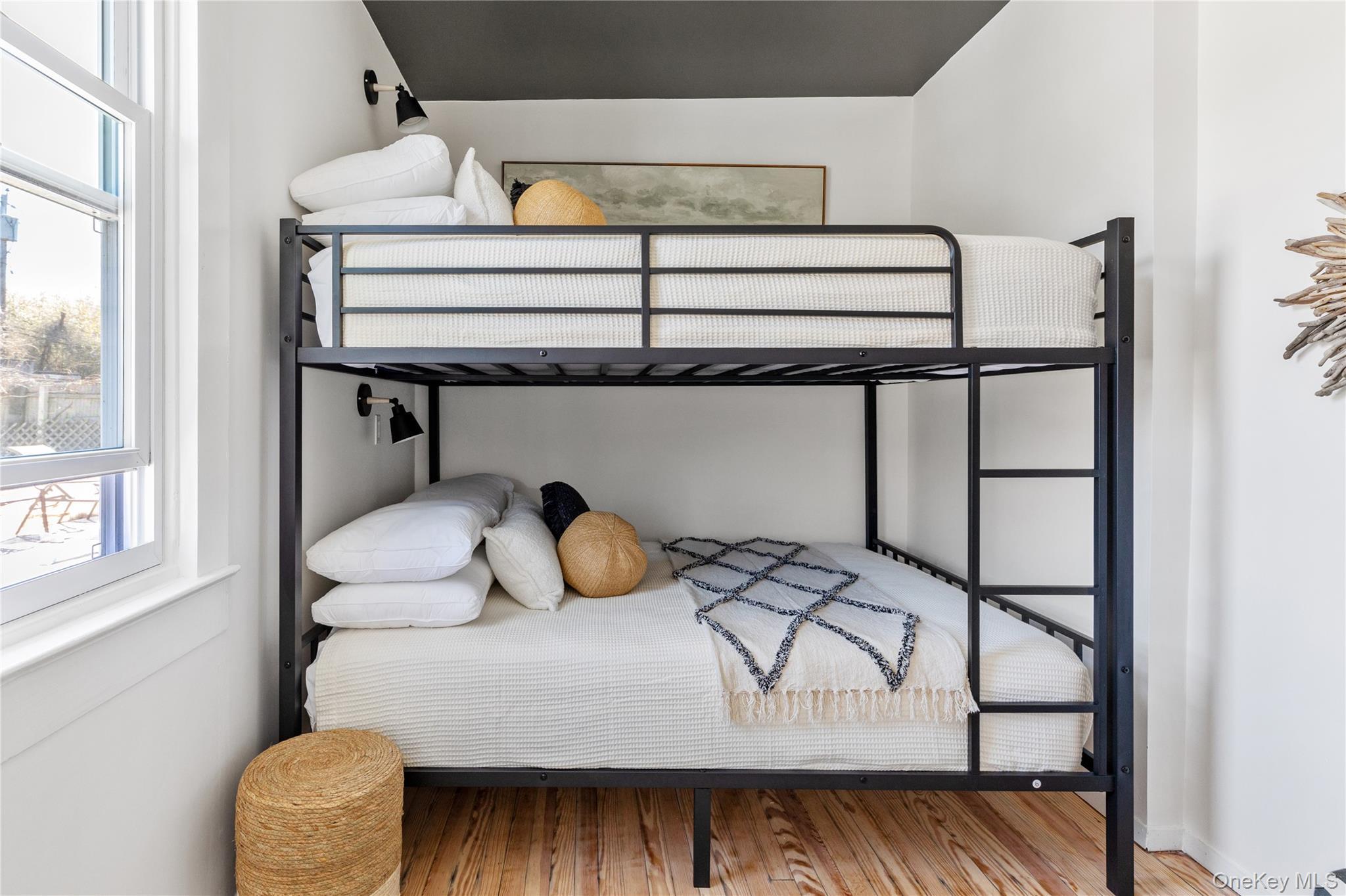 Single Family Surfview Suffolk County, NY 11770, MLS-902299-25