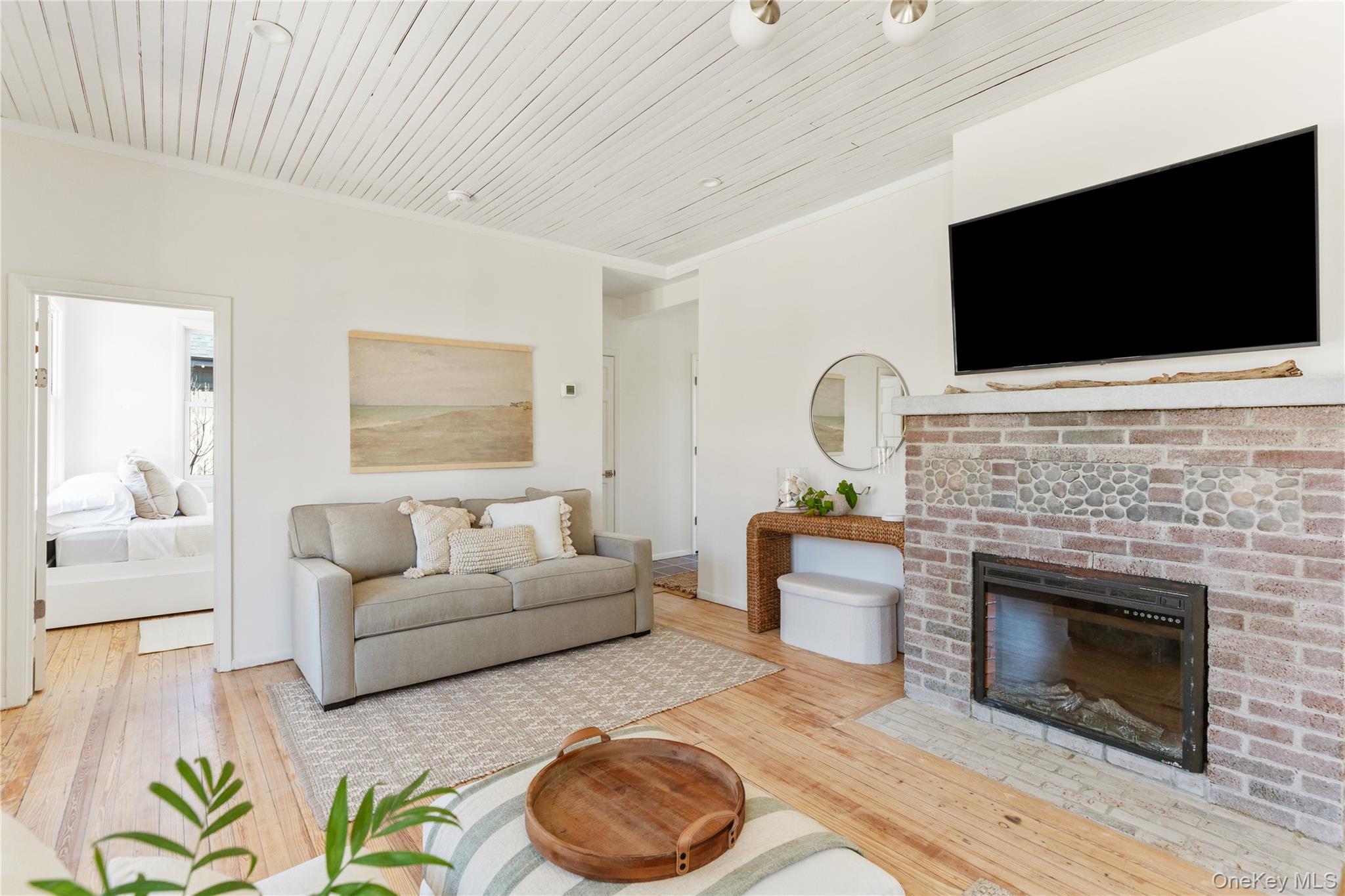 Single Family Surfview Suffolk County, NY 11770, MLS-902299-7