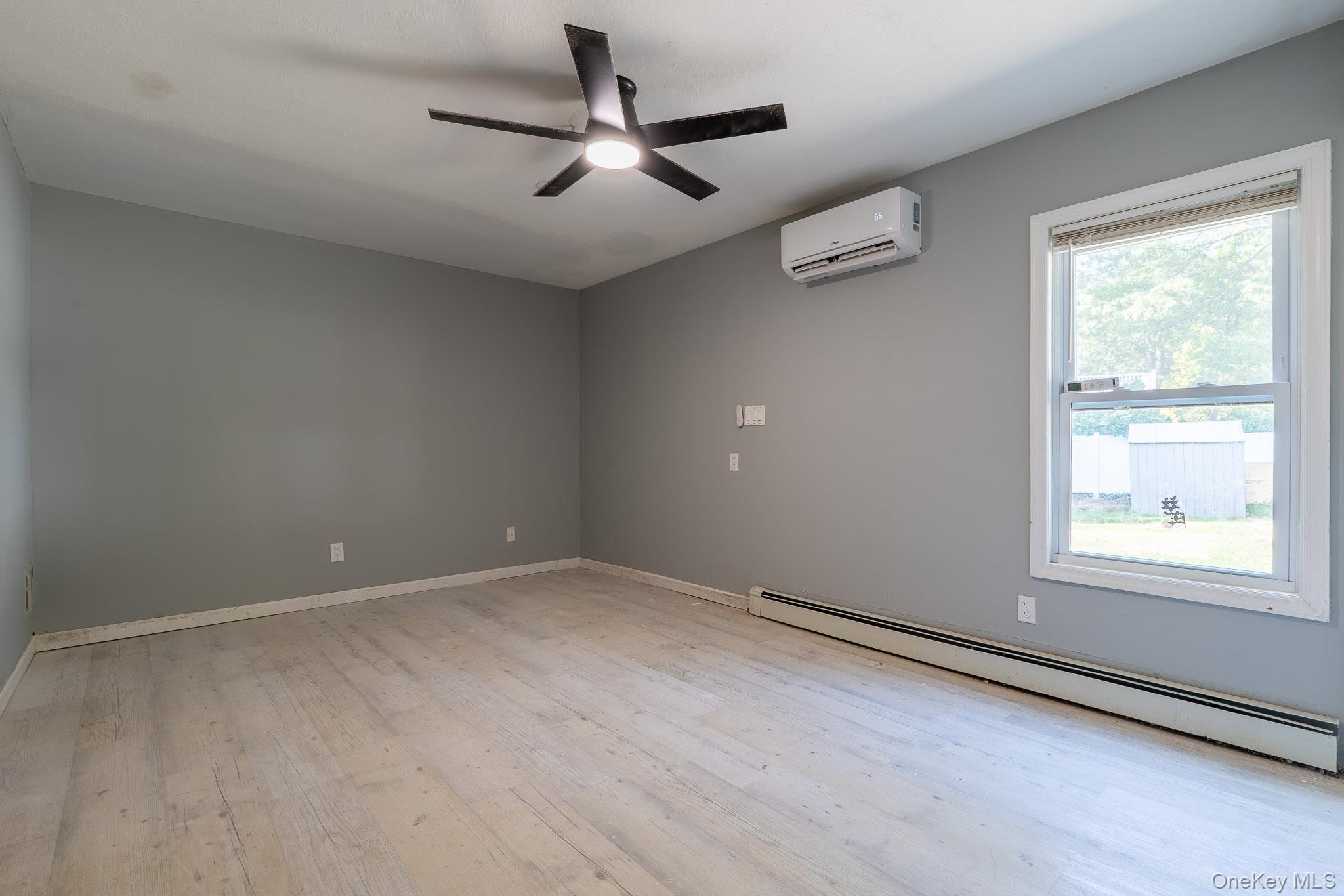 Single Family Mount Snow  Suffolk County, NY 11727, MLS-902353-21