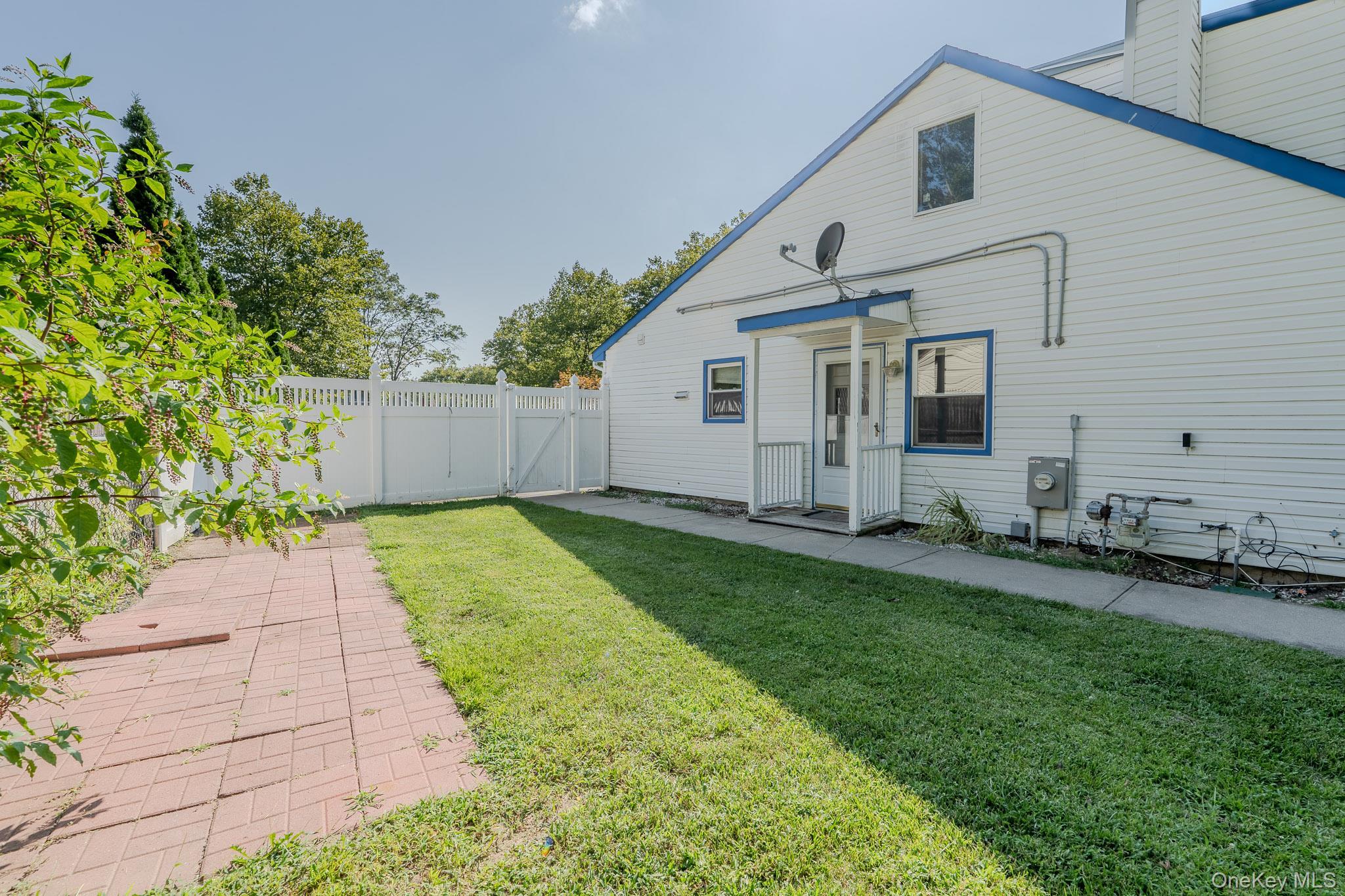 Single Family Mount Snow  Suffolk County, NY 11727, MLS-902353-4