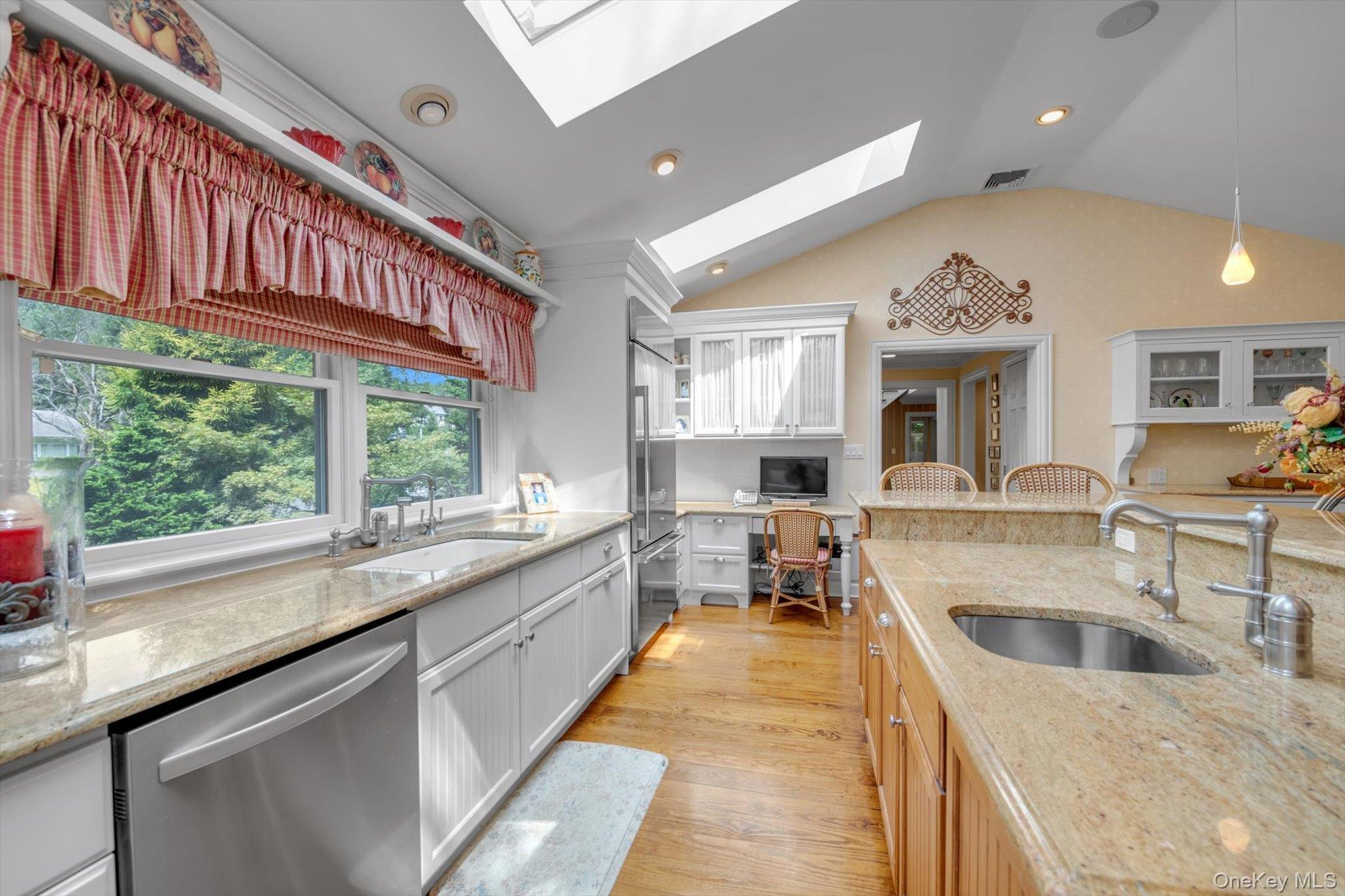 Single Family Briarfield Nassau County, NY 11020, MLS-902365-10