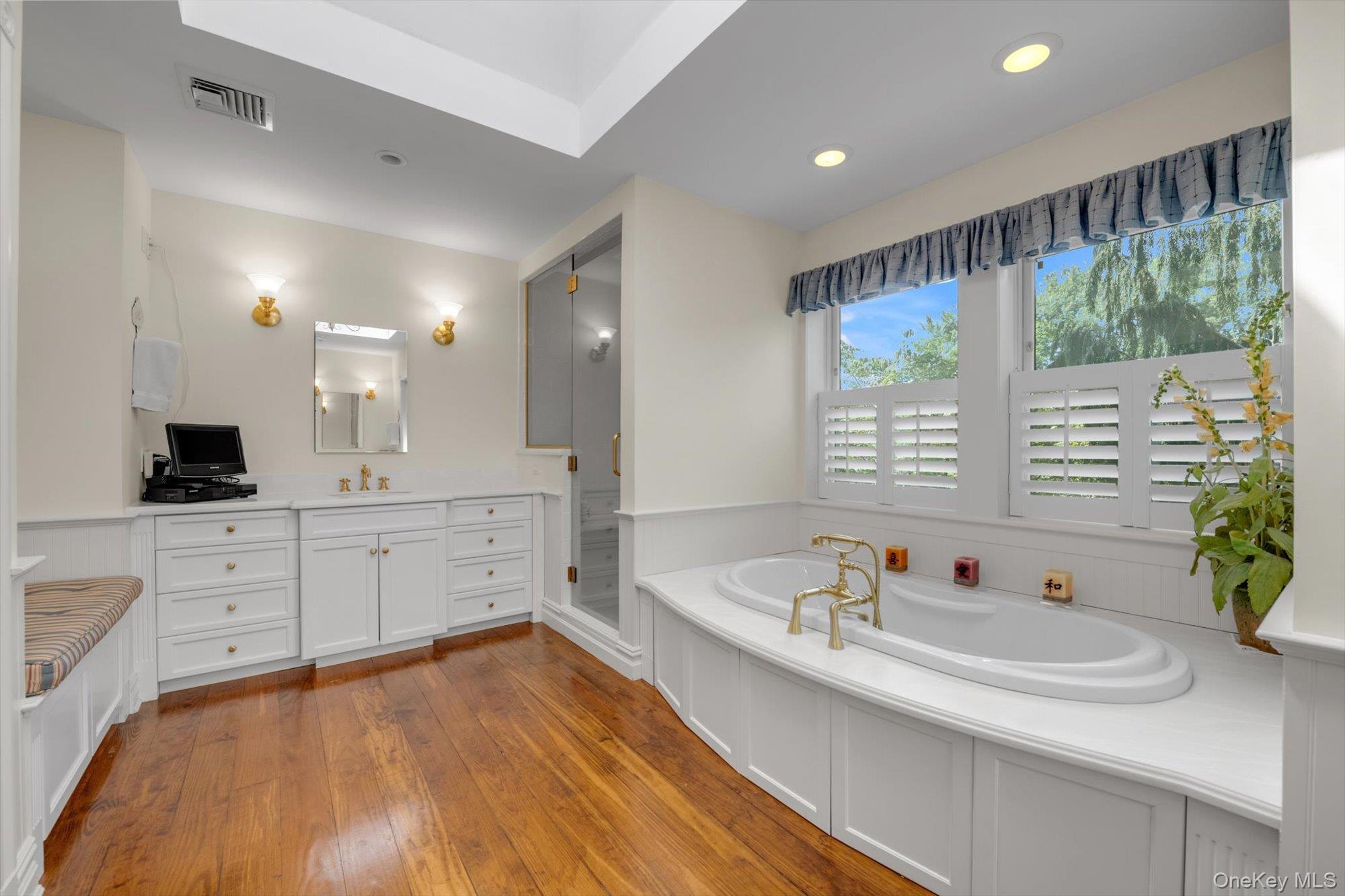 Single Family Briarfield Nassau County, NY 11020, MLS-902365-23