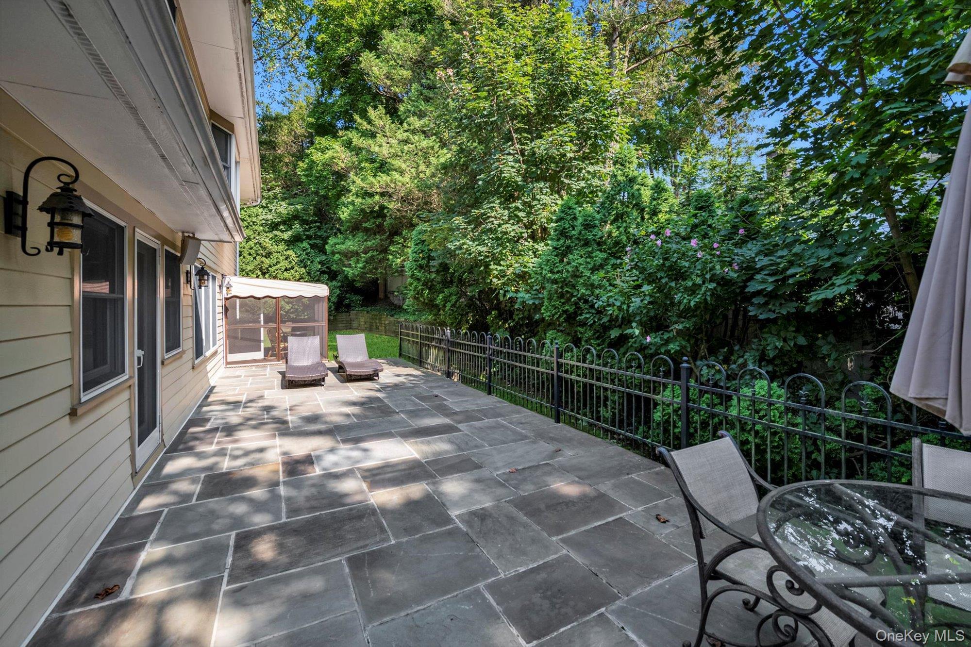 Single Family Briarfield Nassau County, NY 11020, MLS-902365-32