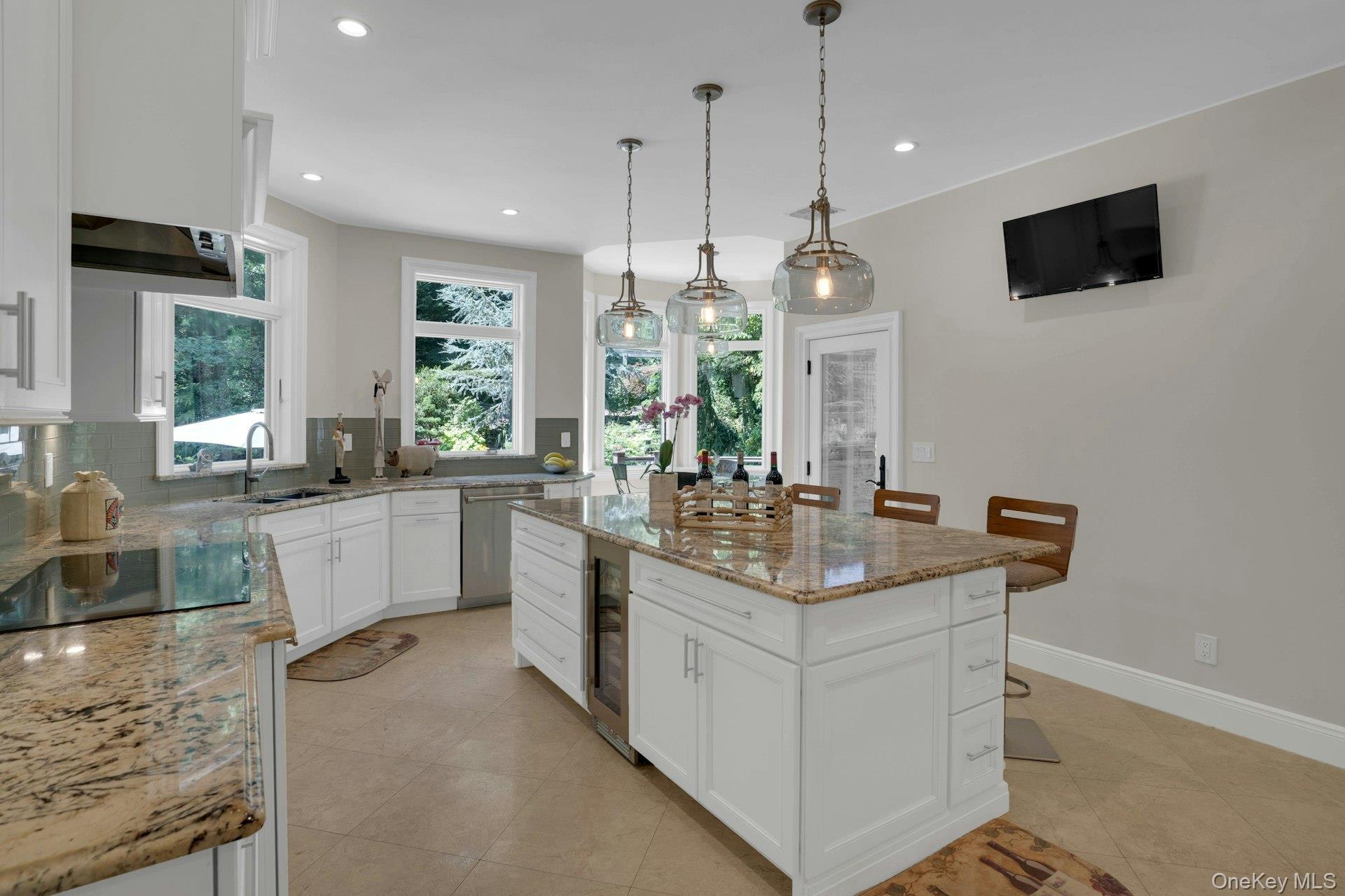 Single Family Redwood Suffolk County, NY 11746, MLS-902406-10