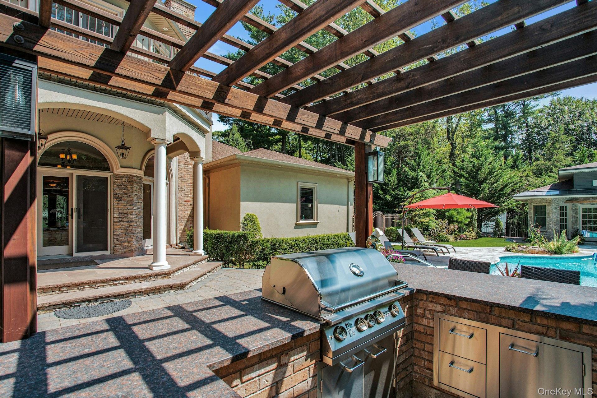 Single Family Redwood Suffolk County, NY 11746, MLS-902406-37