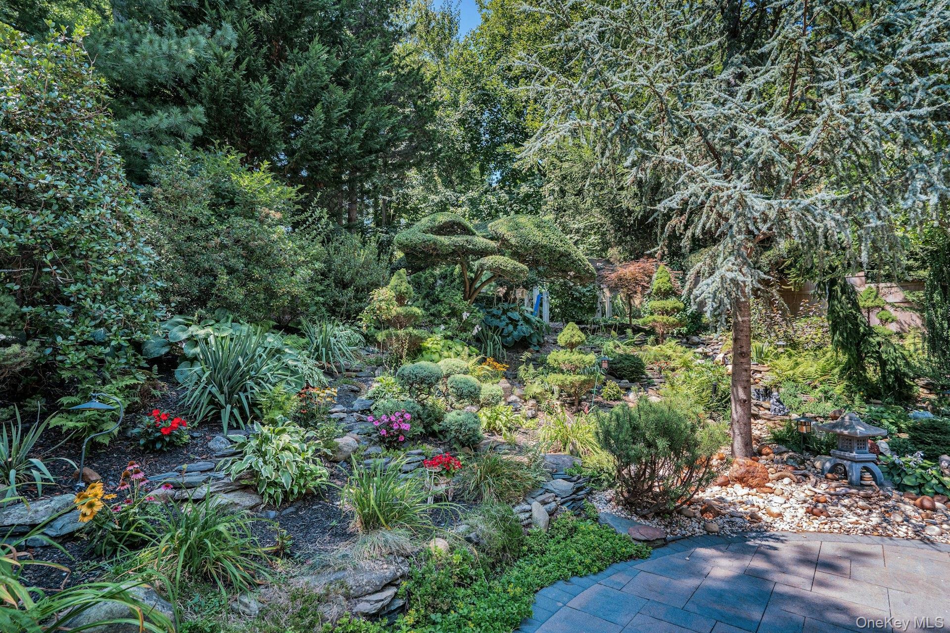 Single Family Redwood Suffolk County, NY 11746, MLS-902406-44