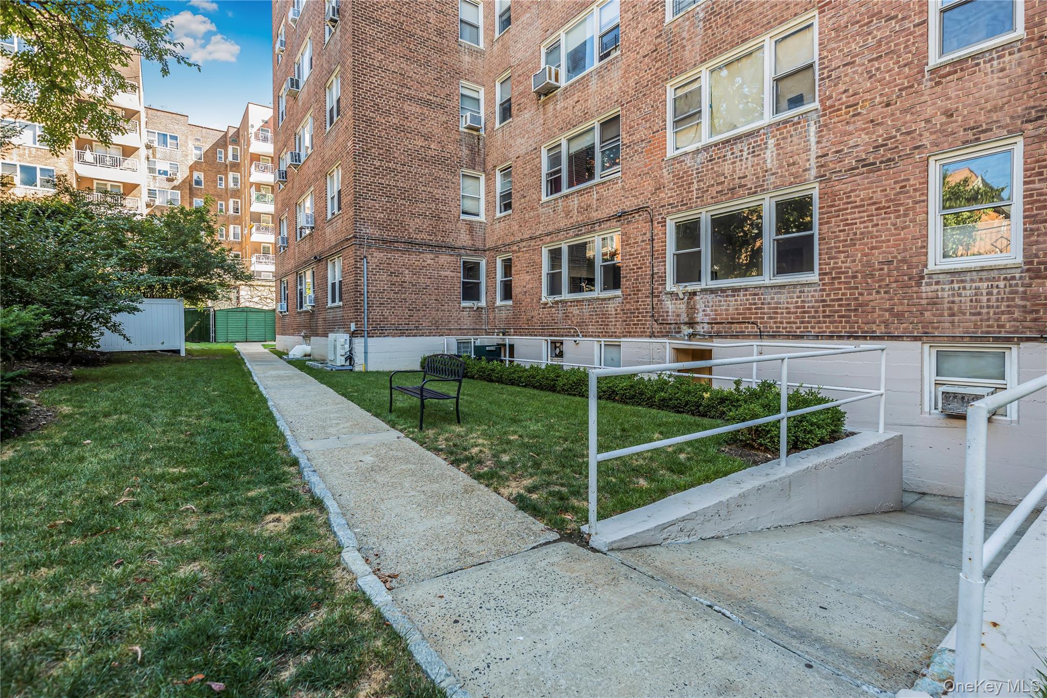 Coop Henry Hudson  Bronx, NY 10463, MLS-902442-24