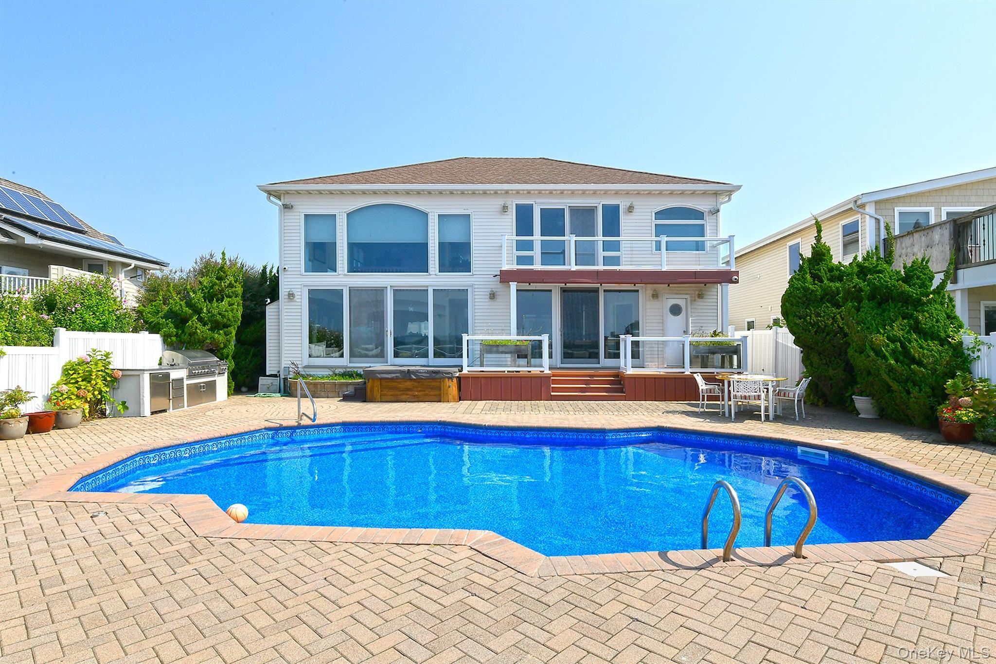 Single Family Fairwater Nassau County, NY 11758, MLS-902443-39