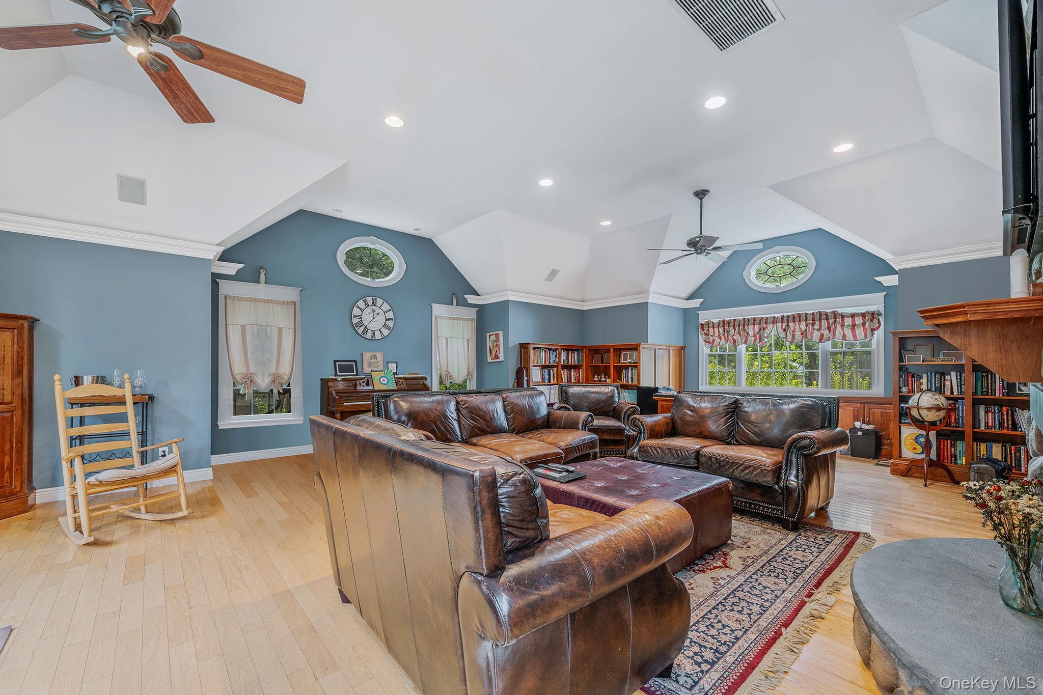 Single Family Spyglass  Suffolk County, NY 11733, MLS-902576-11