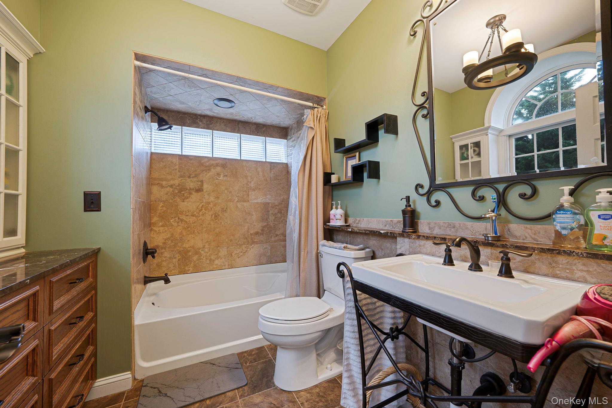 Single Family Spyglass  Suffolk County, NY 11733, MLS-902576-24