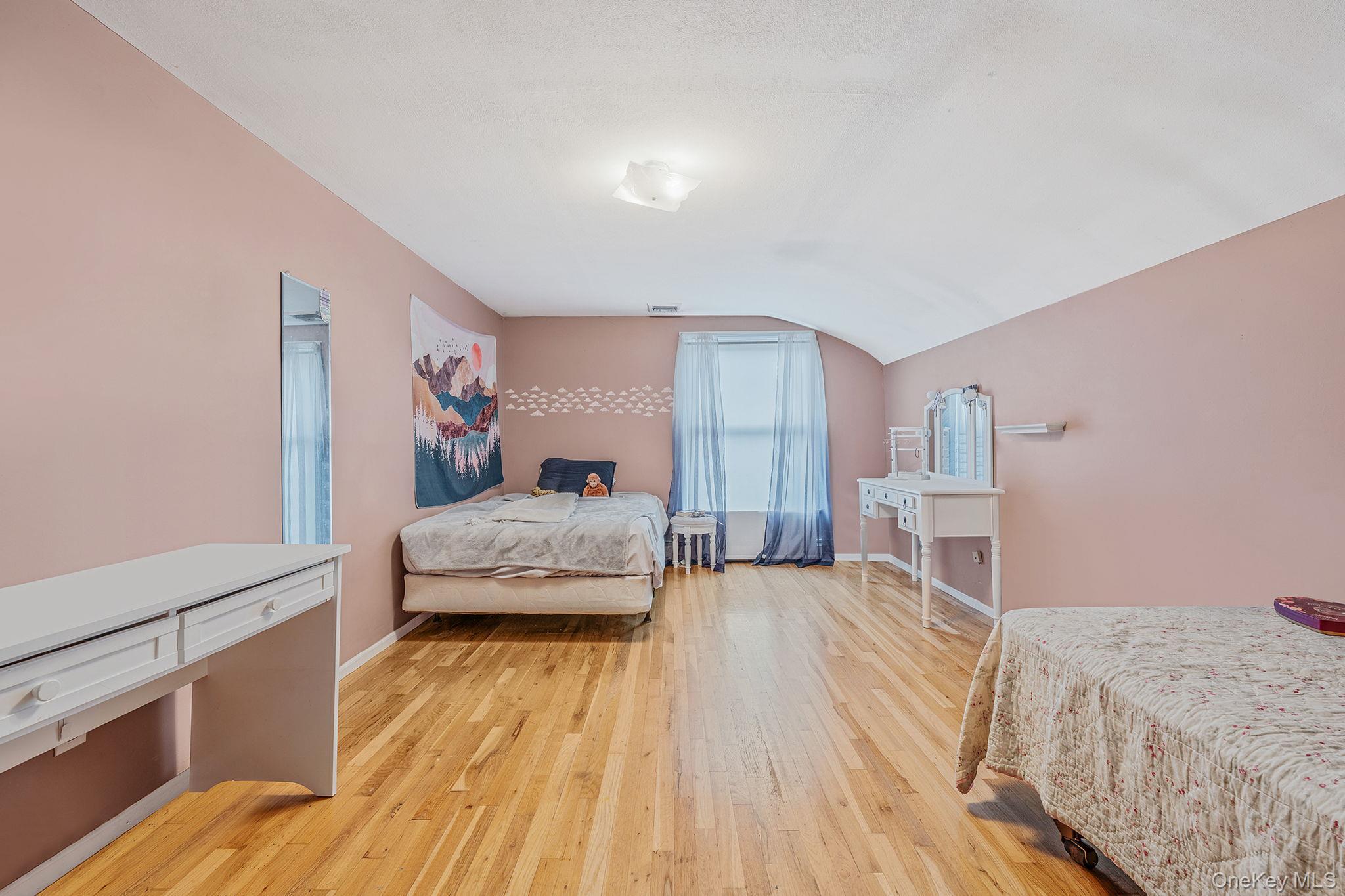 Single Family Spyglass  Suffolk County, NY 11733, MLS-902576-25