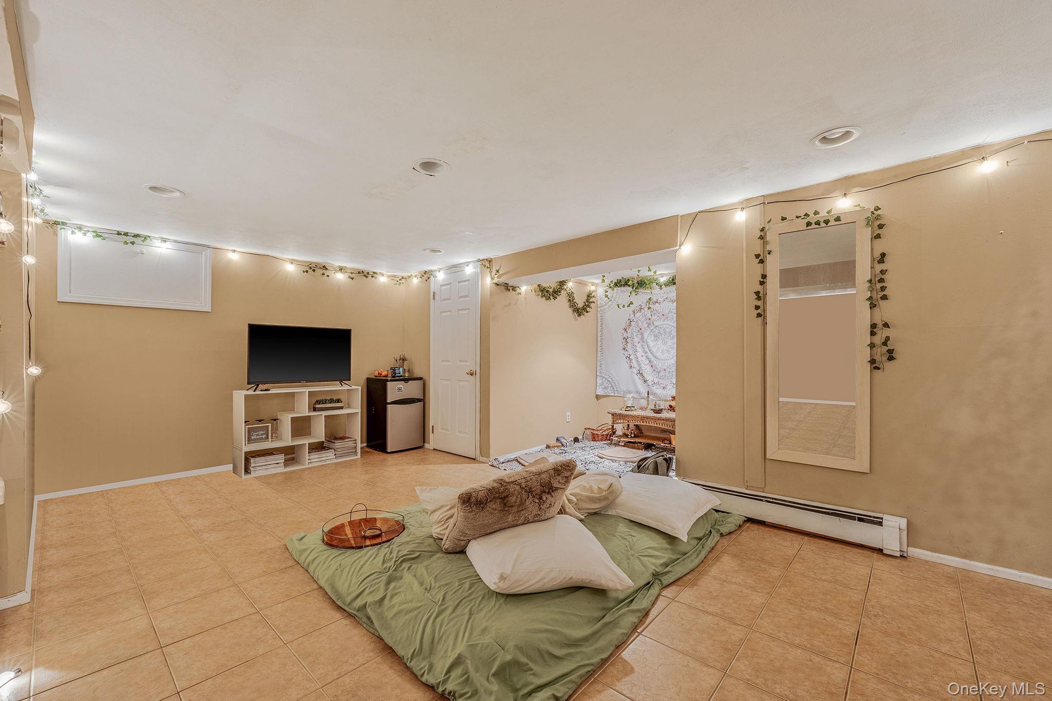 Single Family Spyglass  Suffolk County, NY 11733, MLS-902576-31