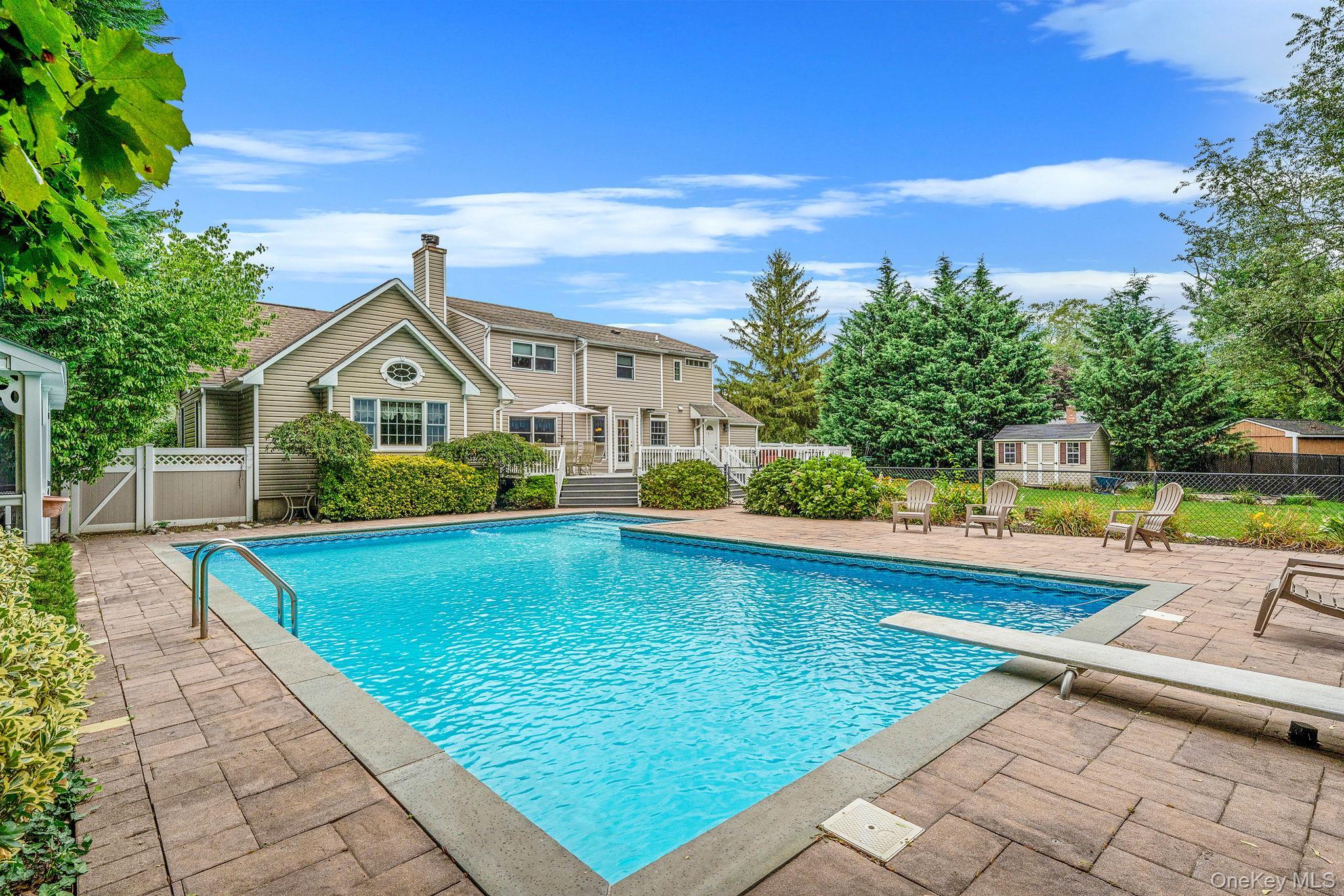 Single Family Spyglass  Suffolk County, NY 11733, MLS-902576-35