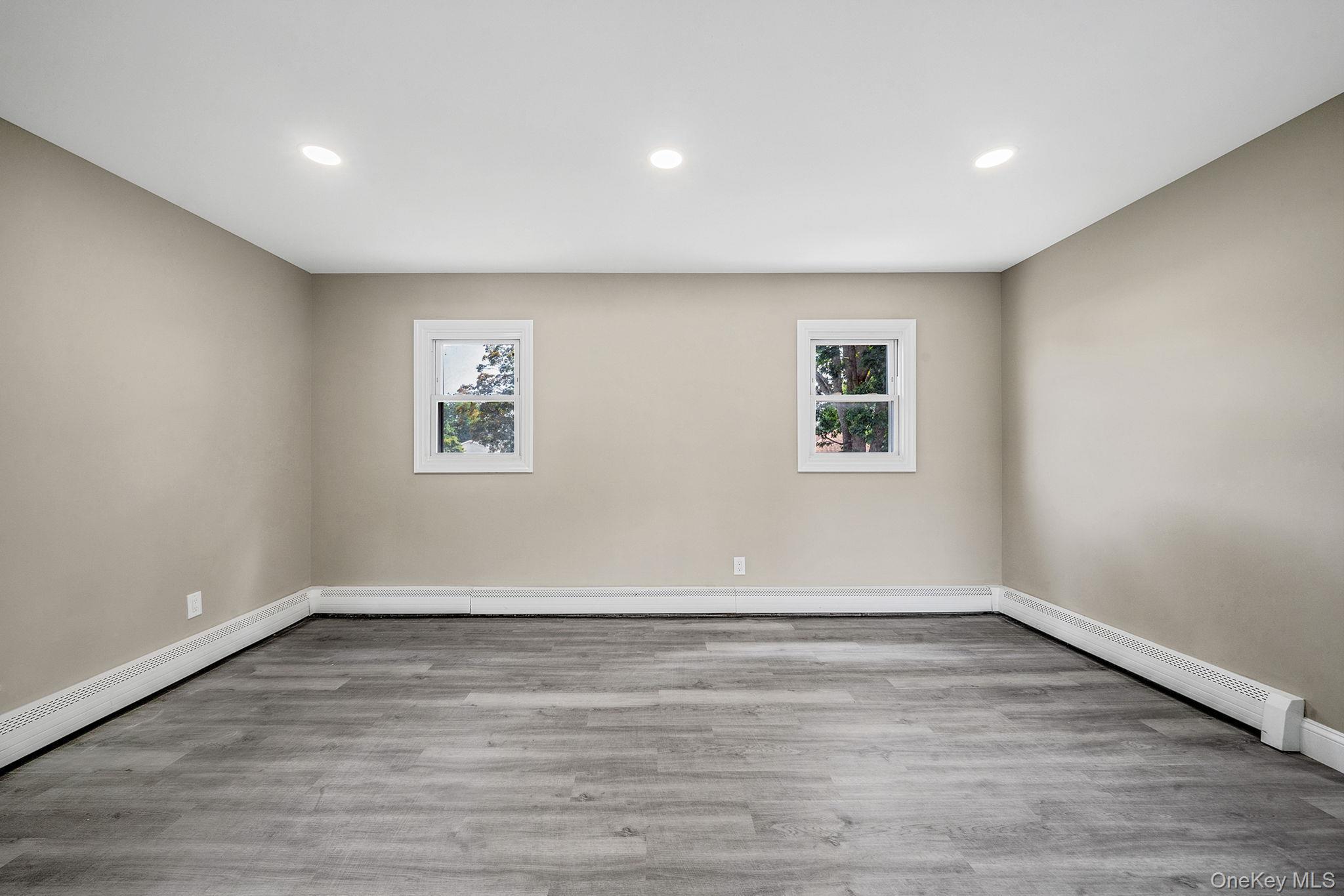 Single Family Old Country  Suffolk County, NY 11729, MLS-902592-15