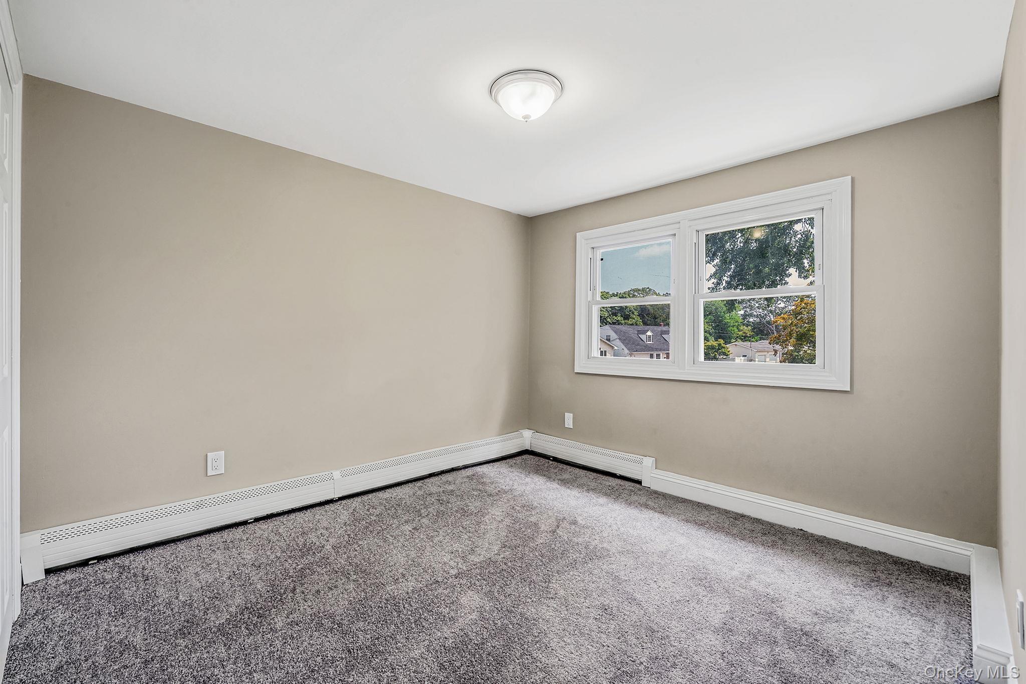 Single Family Old Country  Suffolk County, NY 11729, MLS-902592-27