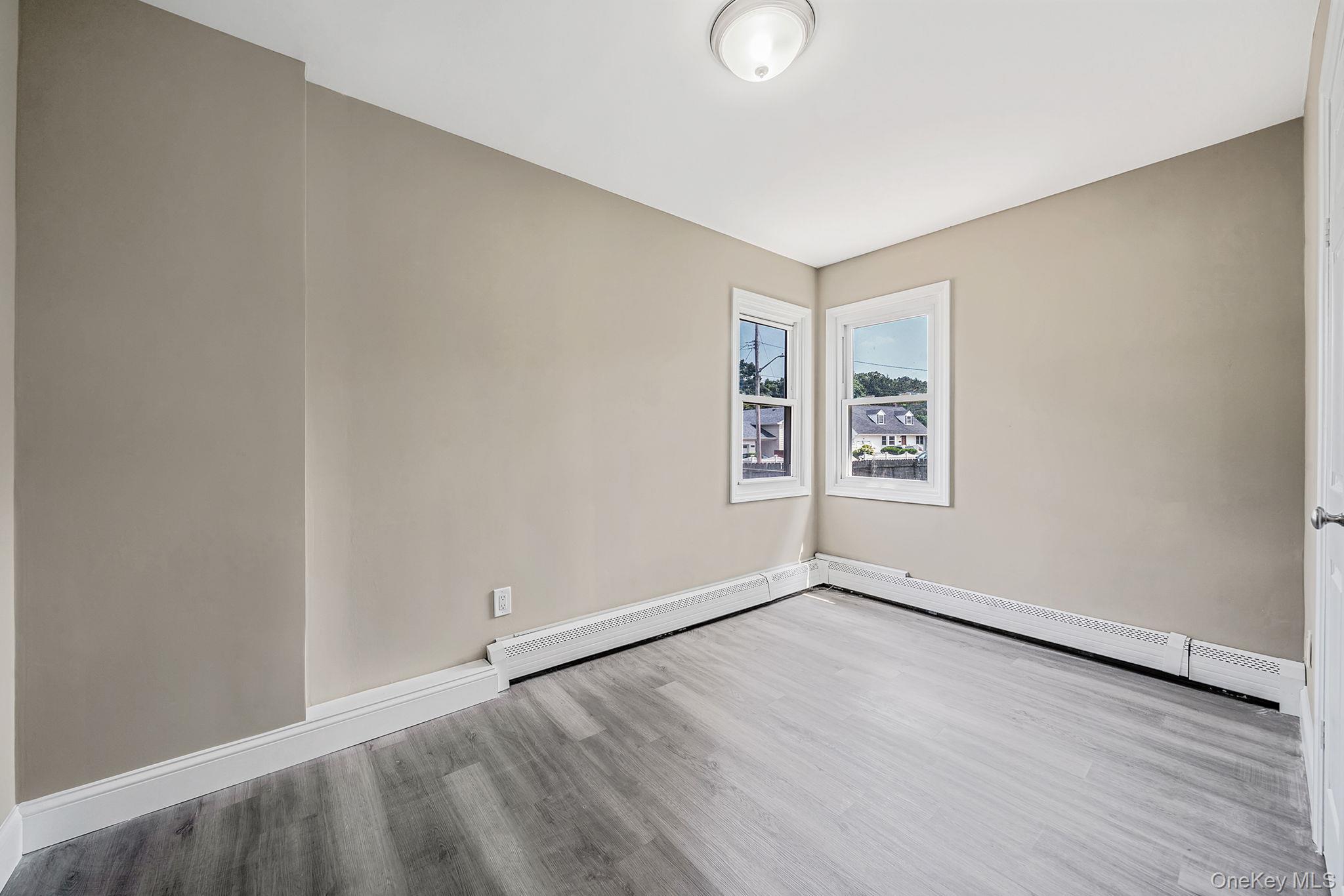 Single Family Old Country  Suffolk County, NY 11729, MLS-902592-28