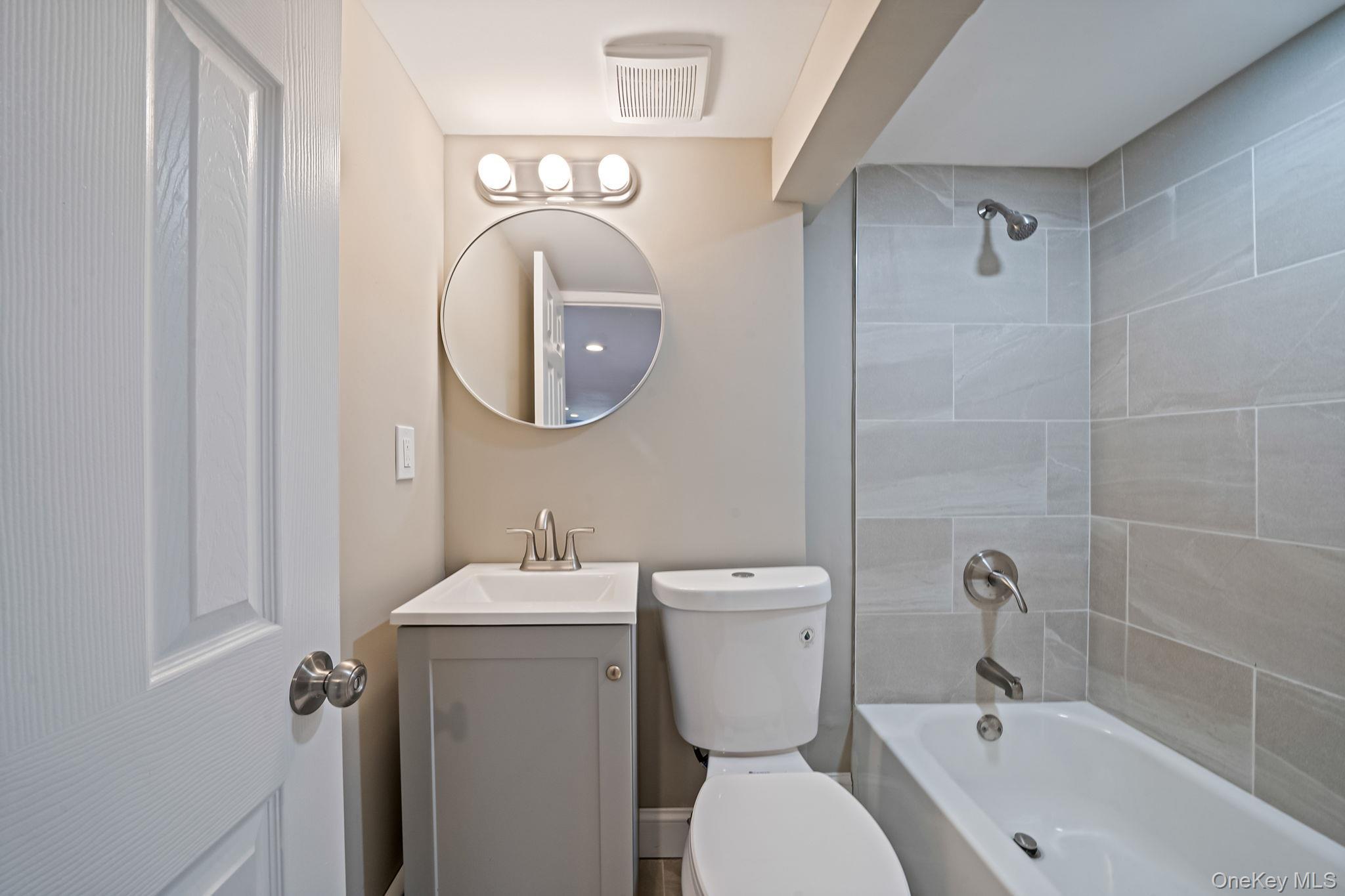 Single Family Old Country  Suffolk County, NY 11729, MLS-902592-32