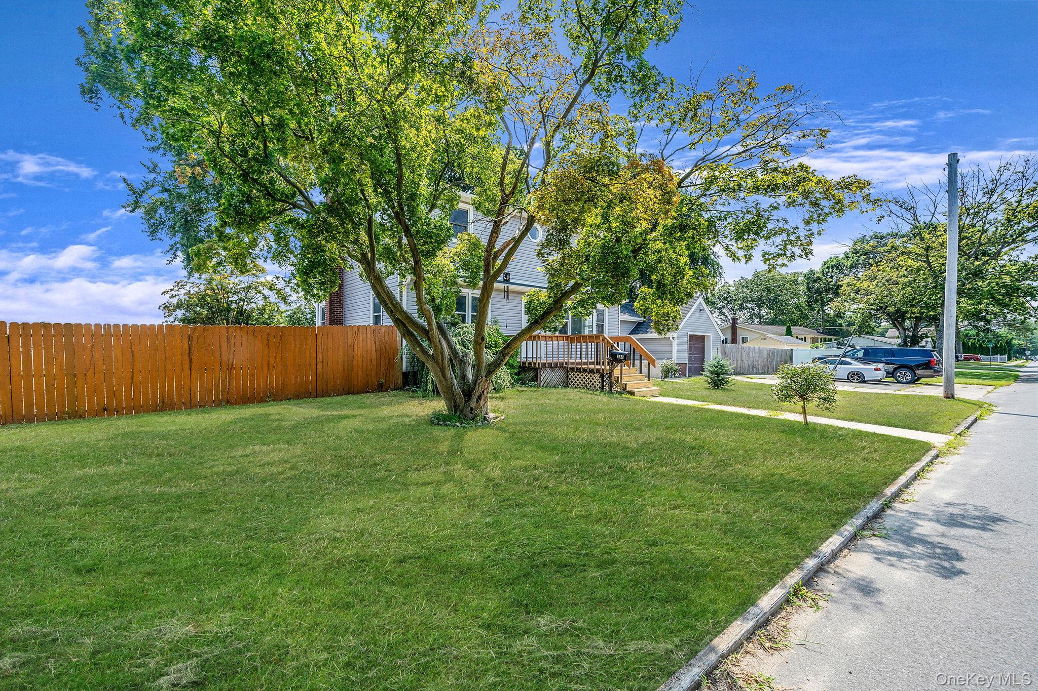 Single Family Old Country  Suffolk County, NY 11729, MLS-902592-5