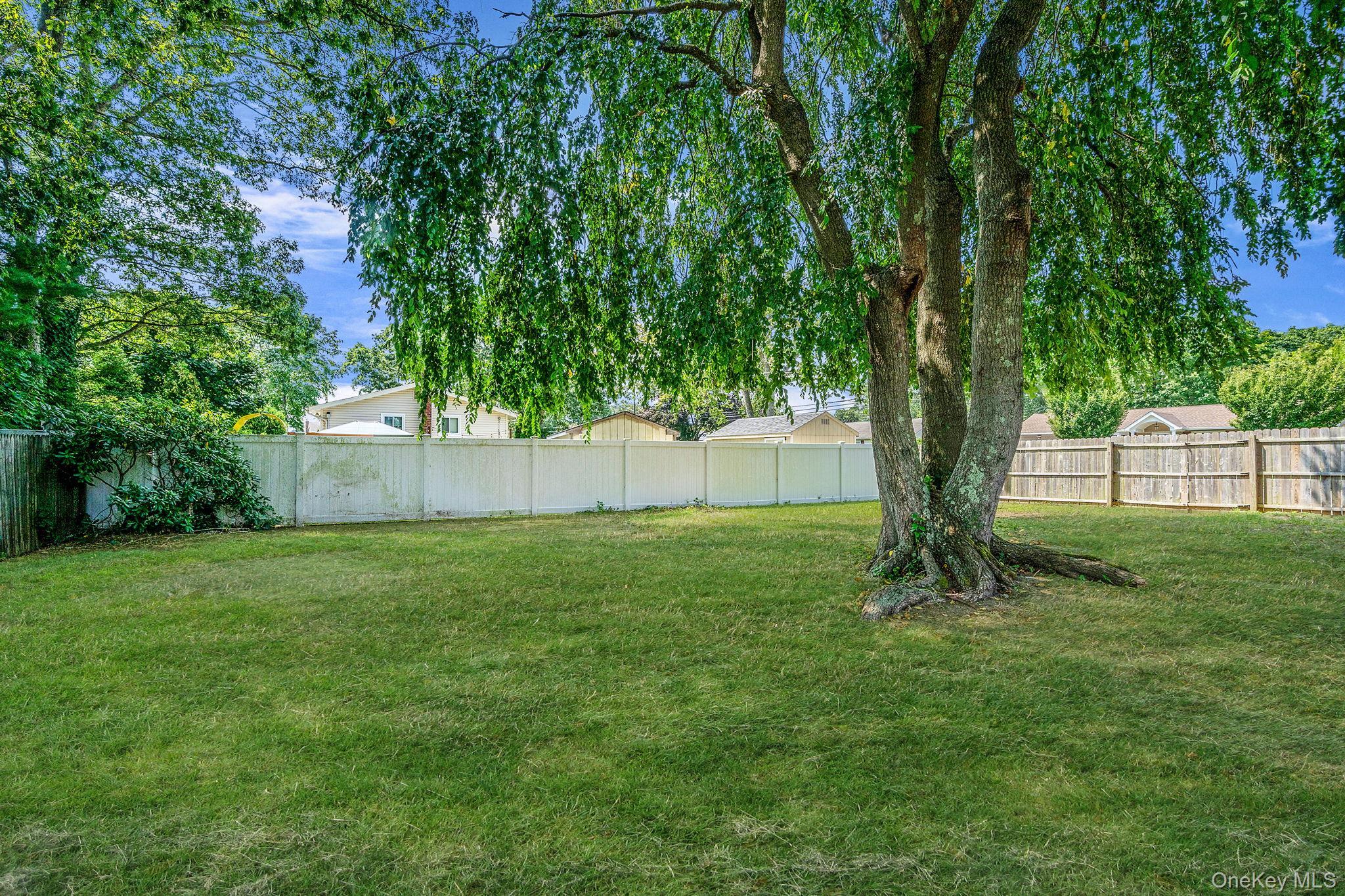 Single Family Old Country  Suffolk County, NY 11729, MLS-902592-6