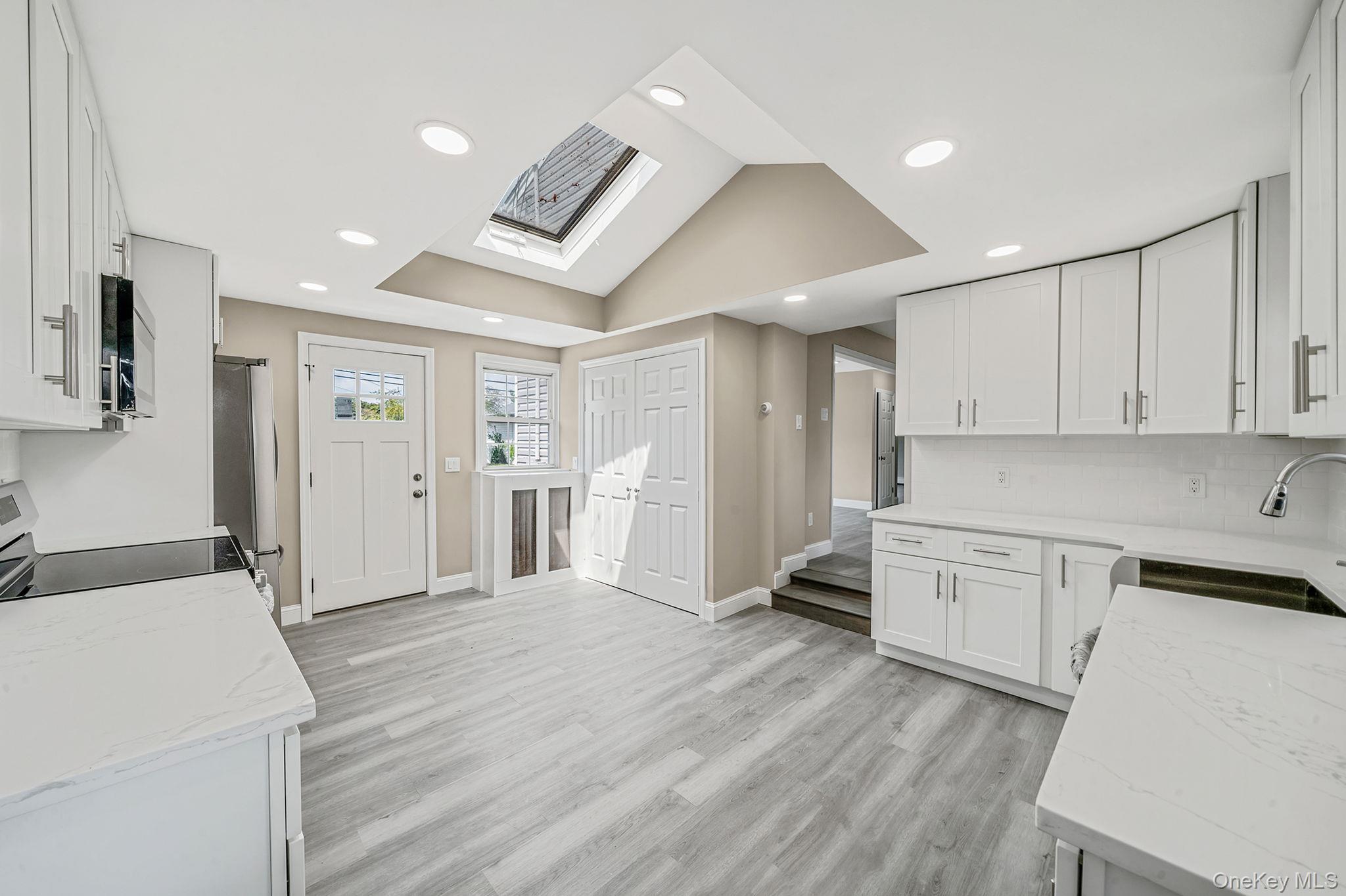 Single Family Old Country  Suffolk County, NY 11729, MLS-902592-8