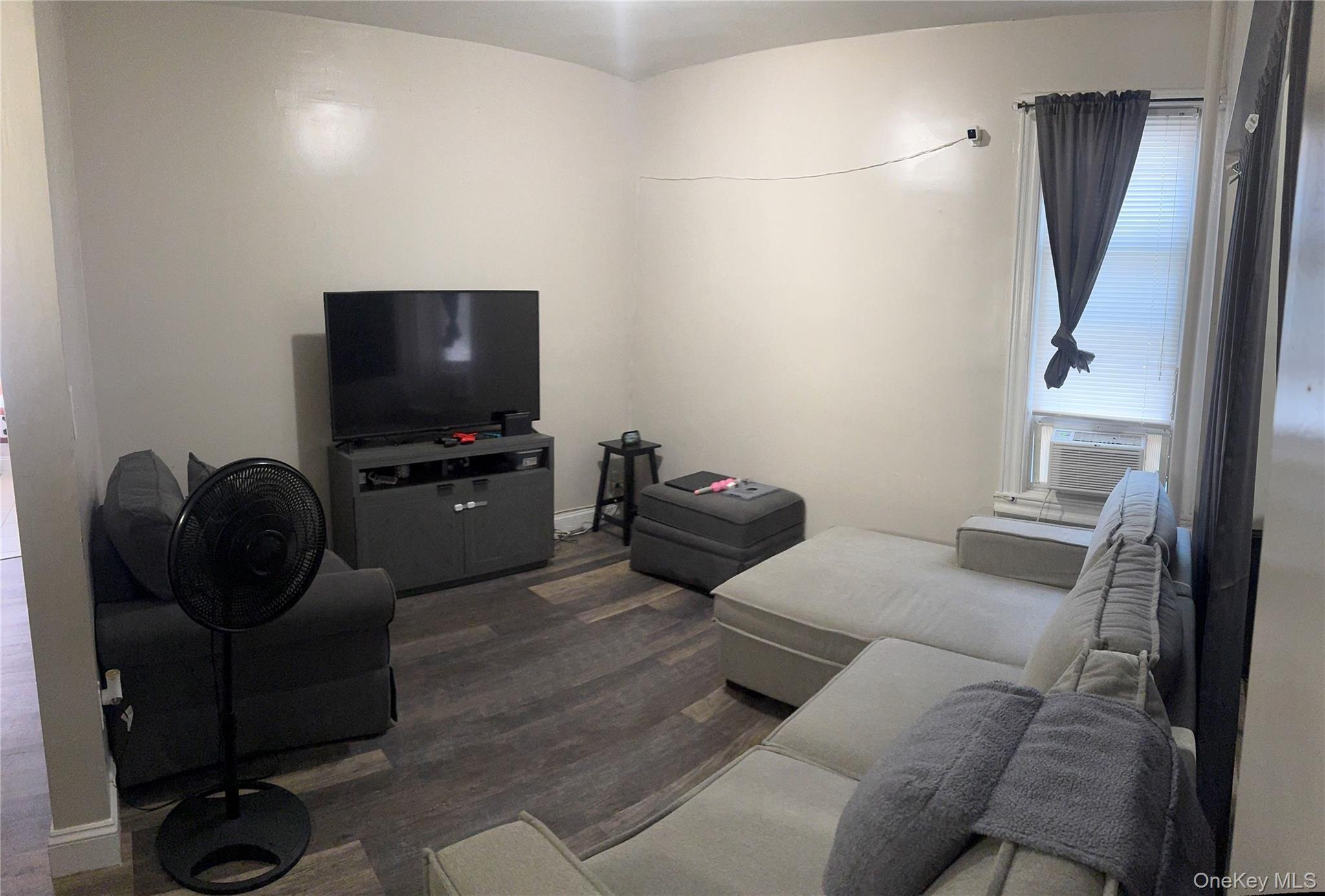 Single Family 64th  Queens, NY 11385, MLS-902626-3