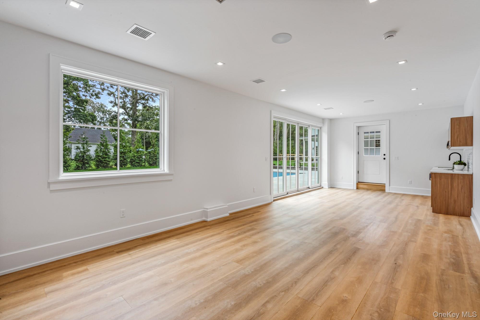 Single Family Jagger Suffolk County, NY 11977, MLS-902639-25