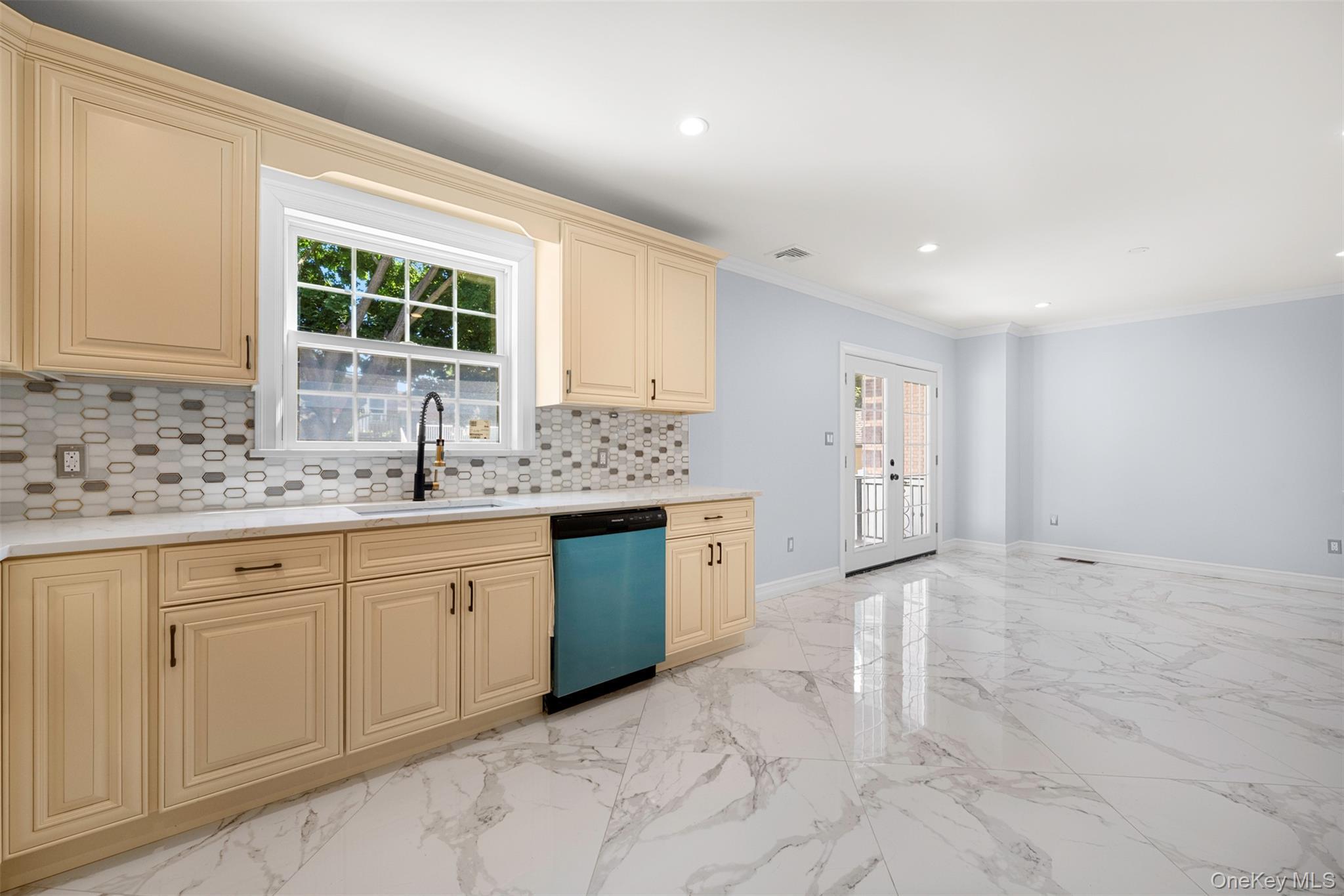 Single Family 253 Queens, NY 11426, MLS-902697-11