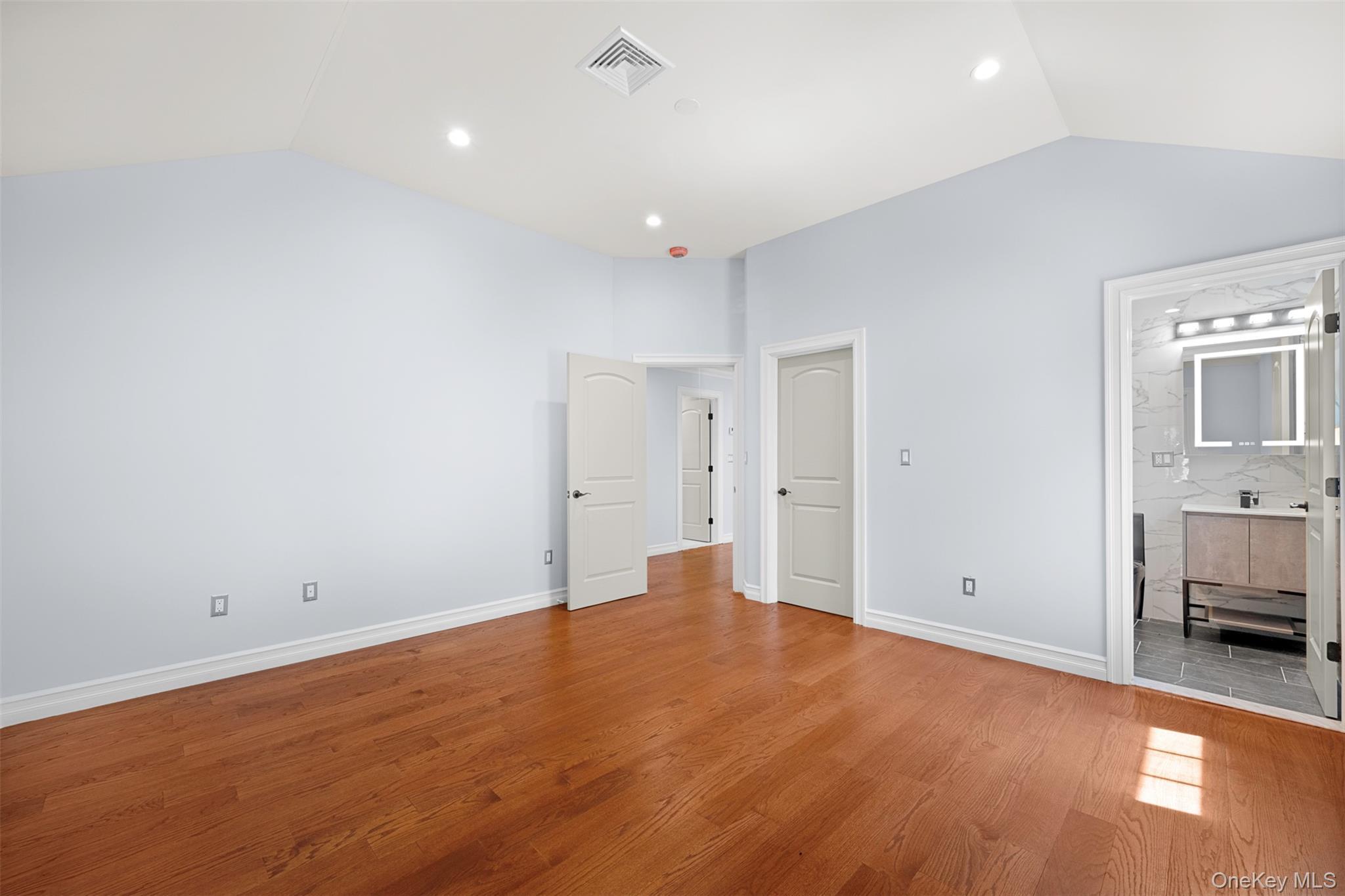 Single Family 253 Queens, NY 11426, MLS-902697-16