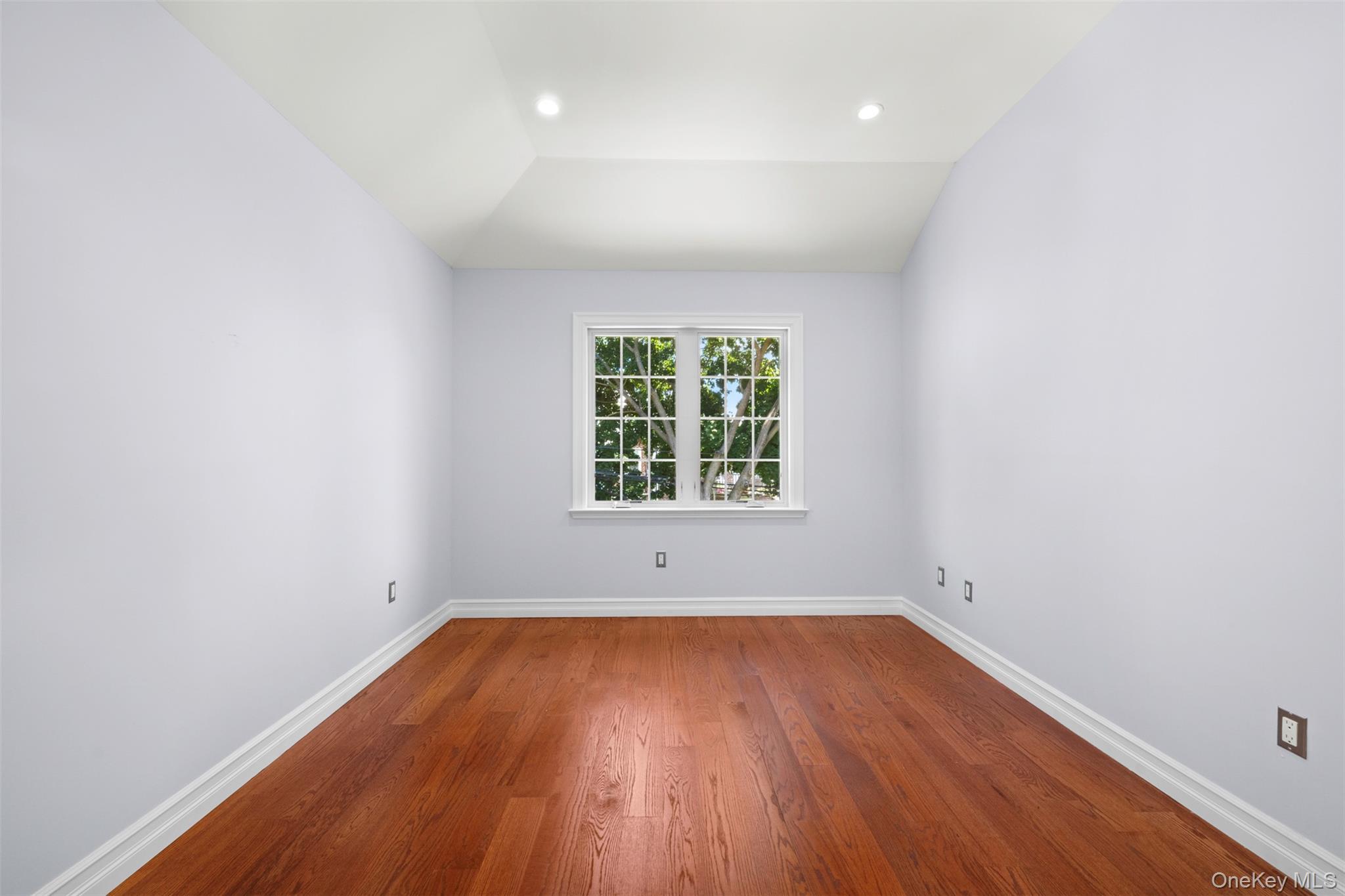 Single Family 253 Queens, NY 11426, MLS-902697-20