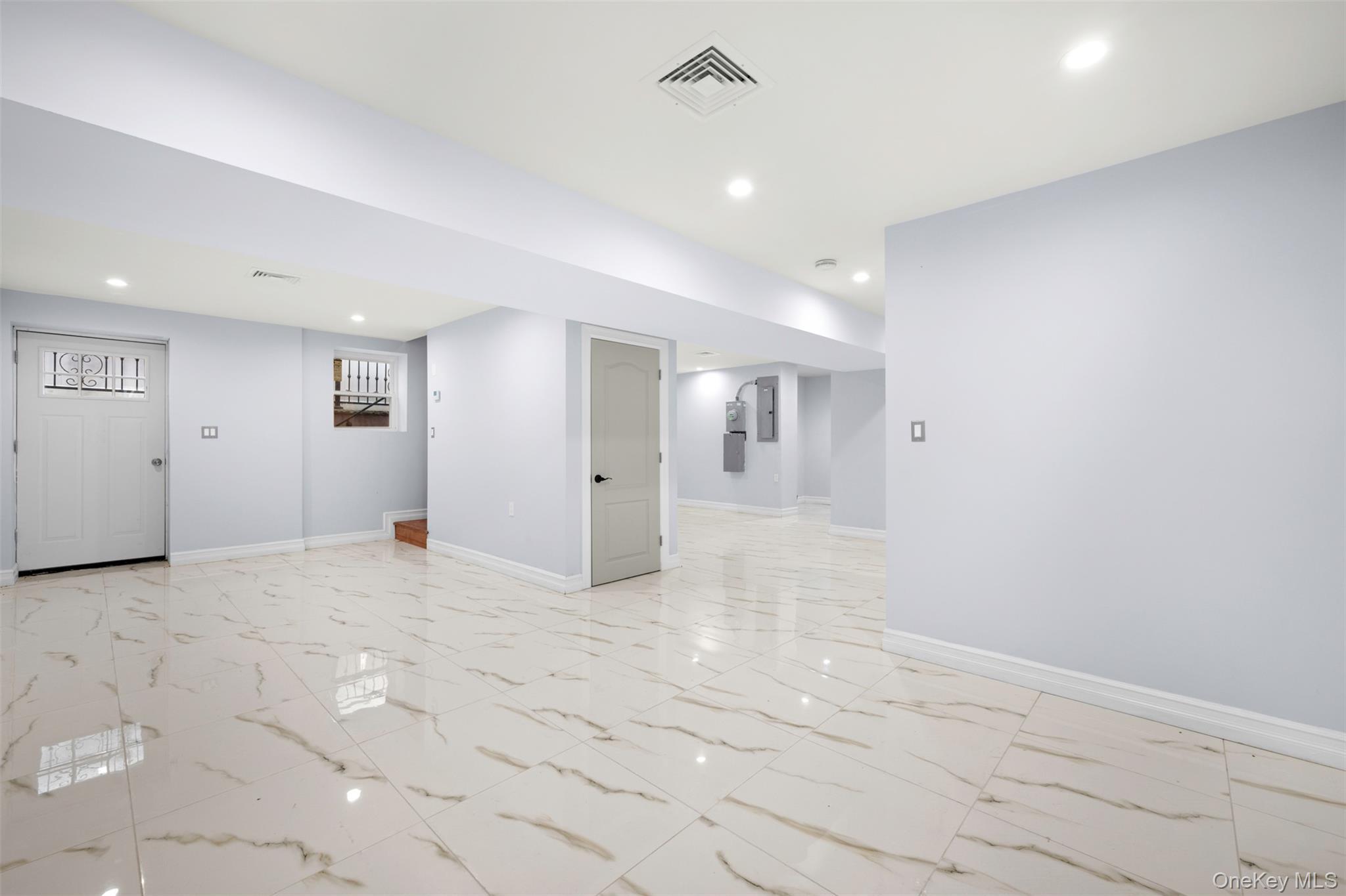 Single Family 253 Queens, NY 11426, MLS-902697-24