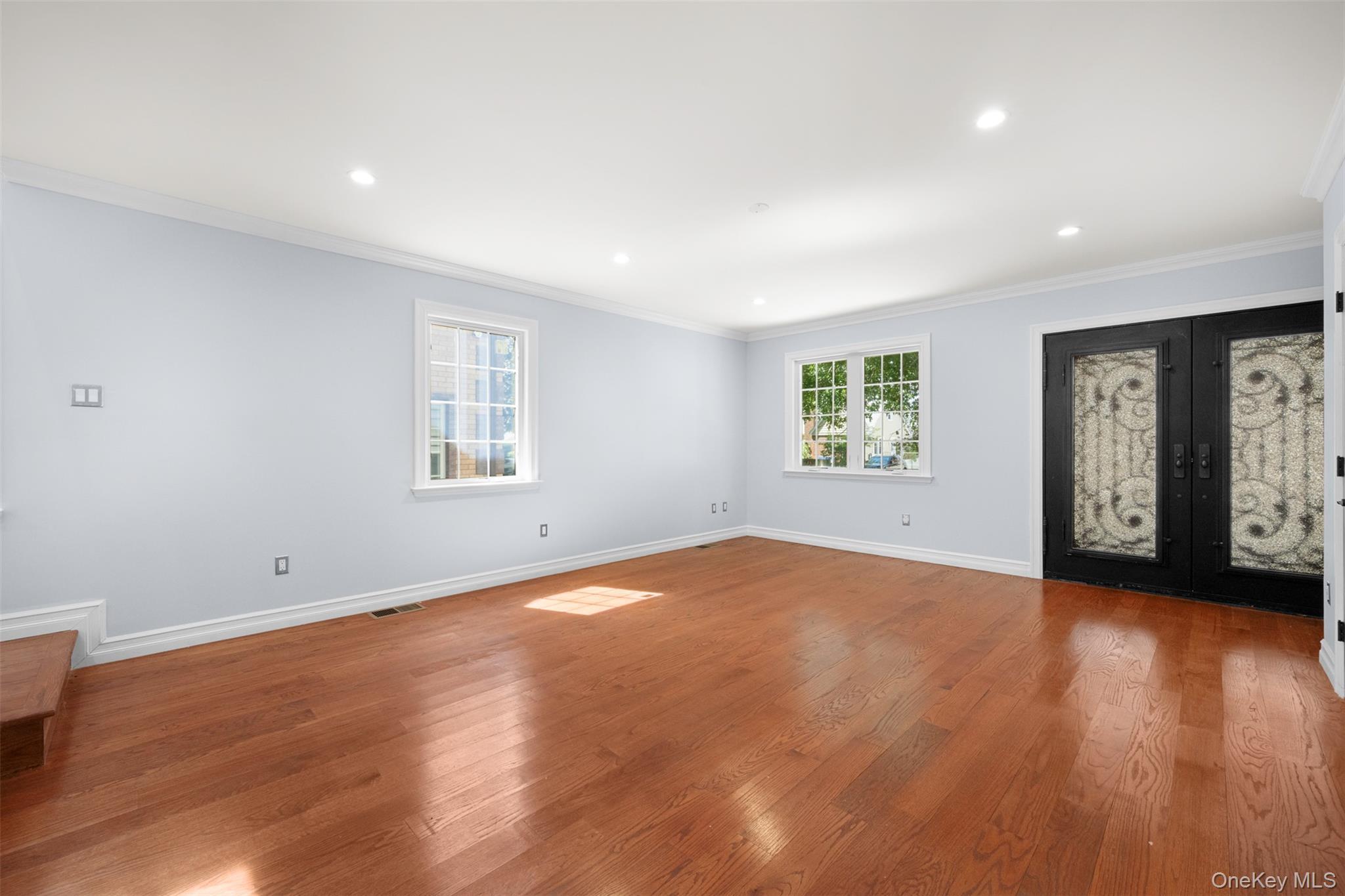 Single Family 253 Queens, NY 11426, MLS-902697-6