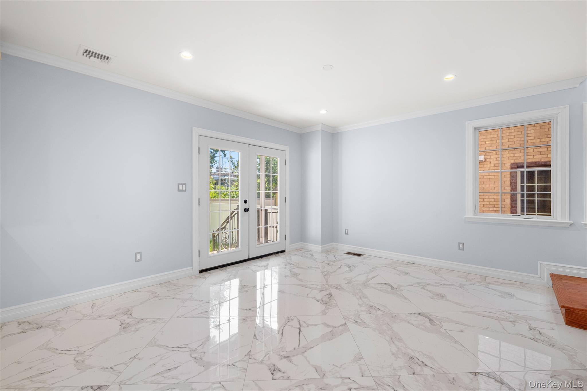 Single Family 253 Queens, NY 11426, MLS-902697-8