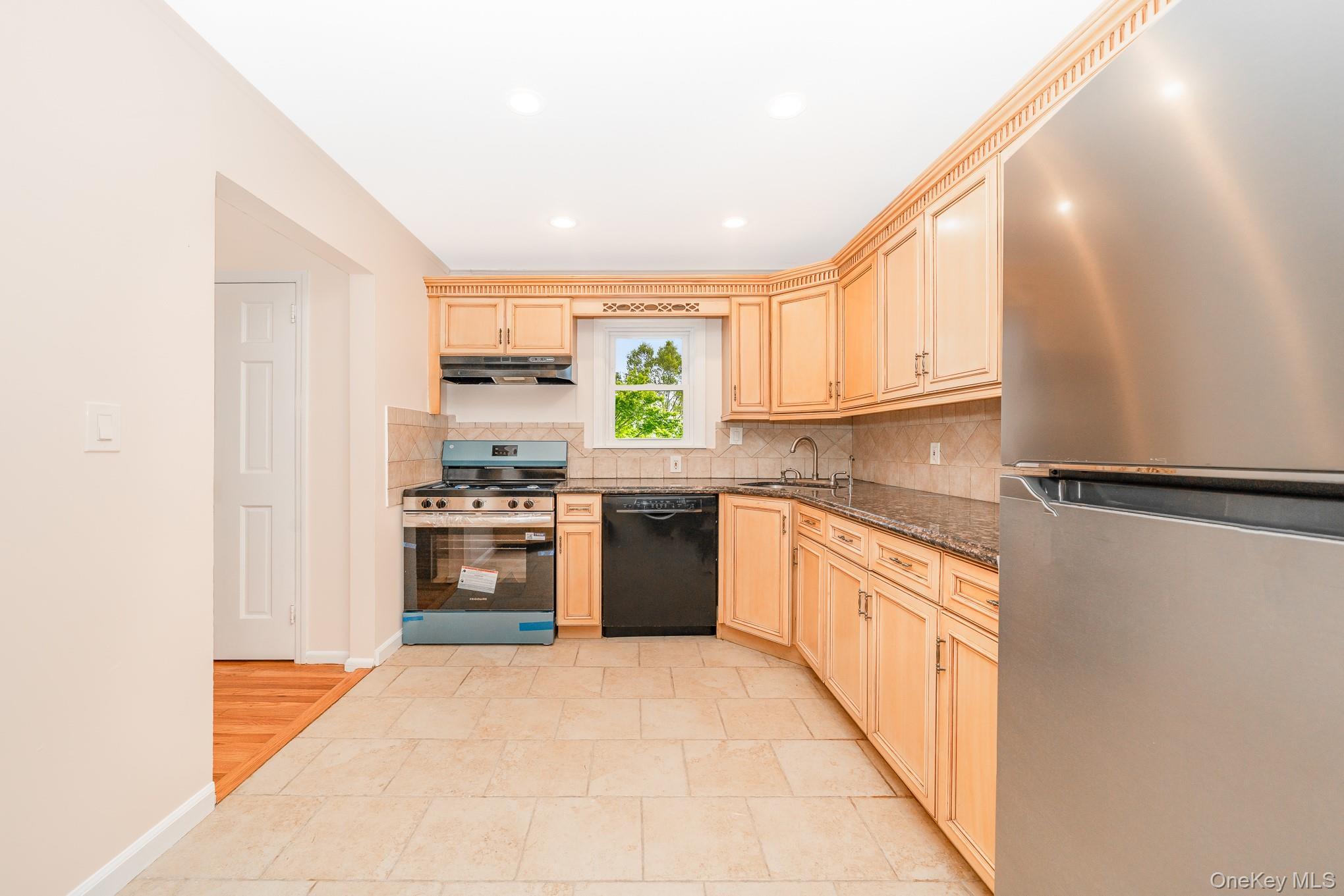 Single Family Washington  Nassau County, NY 11510, MLS-902728-12