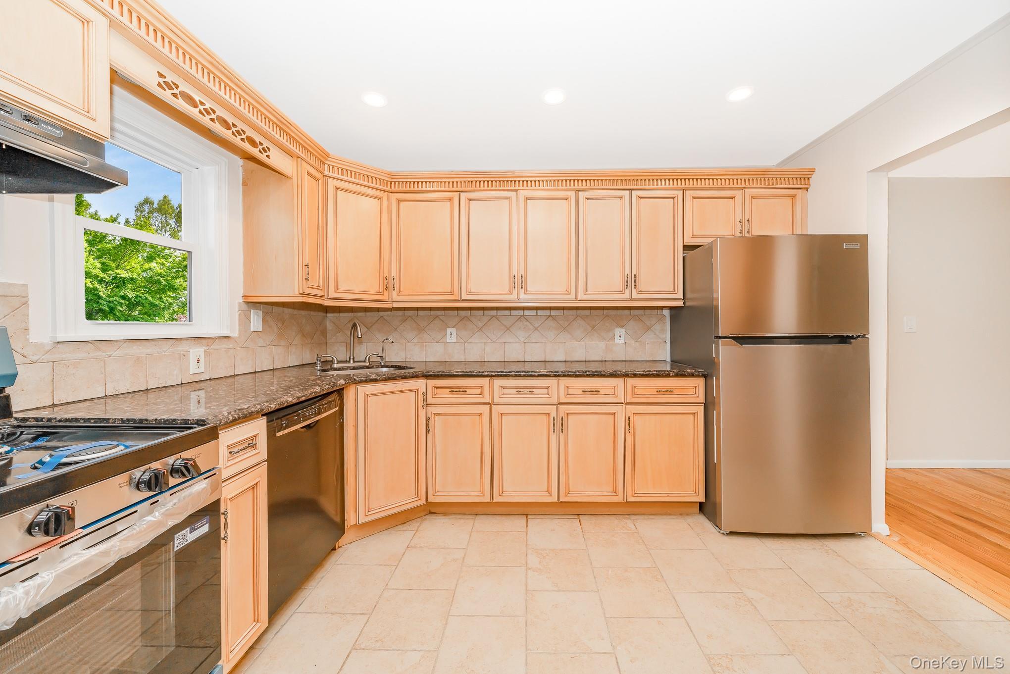 Single Family Washington  Nassau County, NY 11510, MLS-902728-13