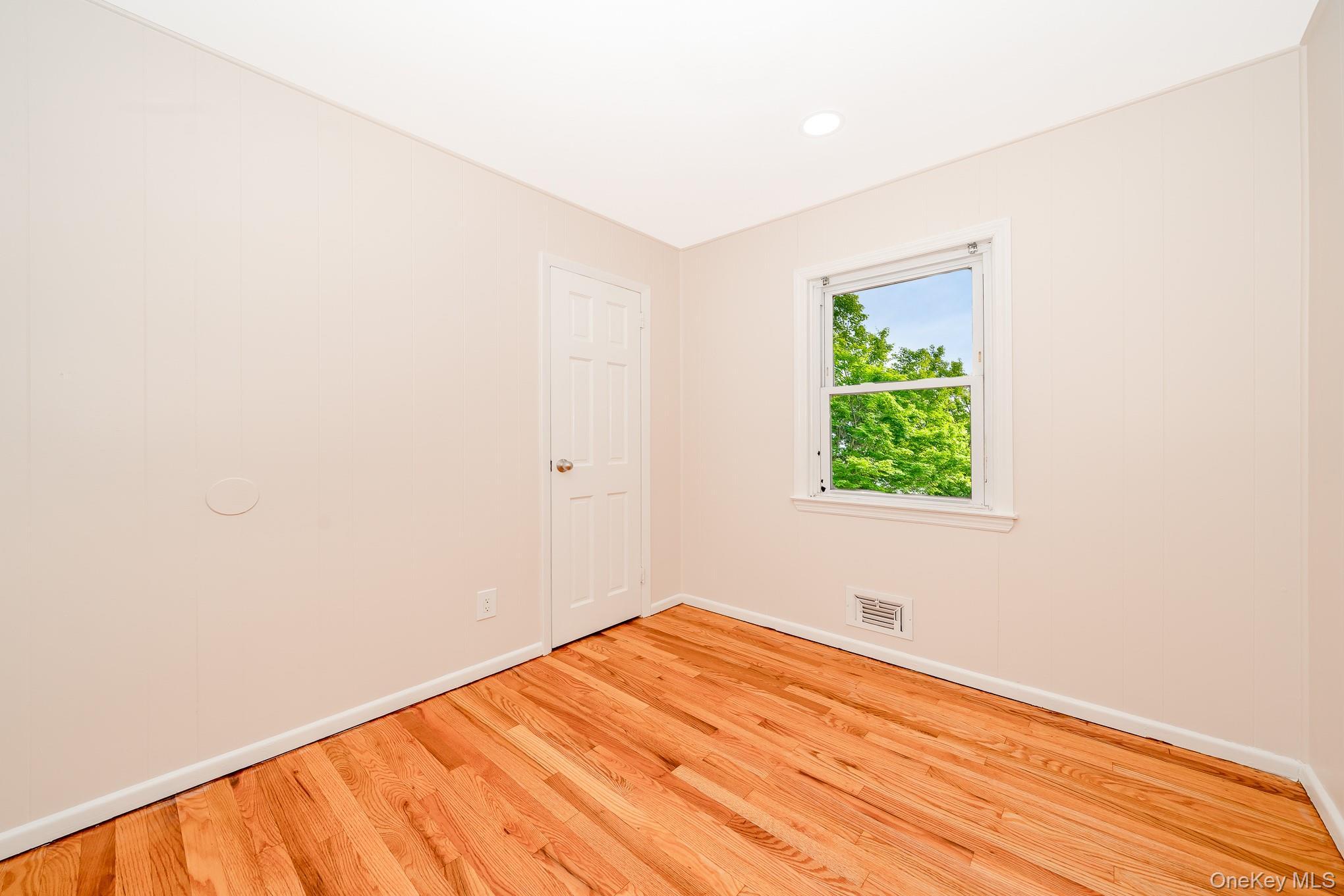 Single Family Washington  Nassau County, NY 11510, MLS-902728-16