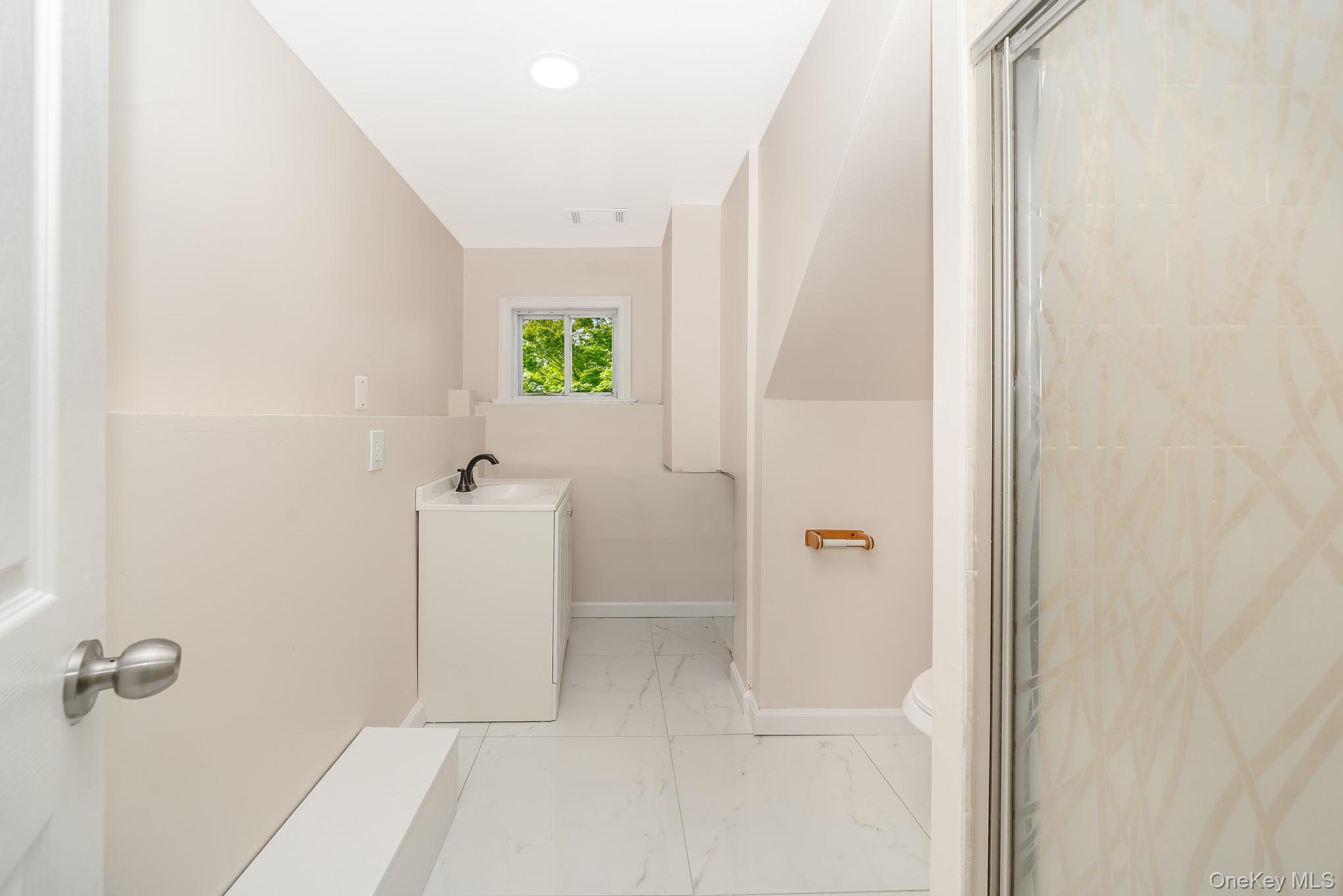 Single Family Washington  Nassau County, NY 11510, MLS-902728-21