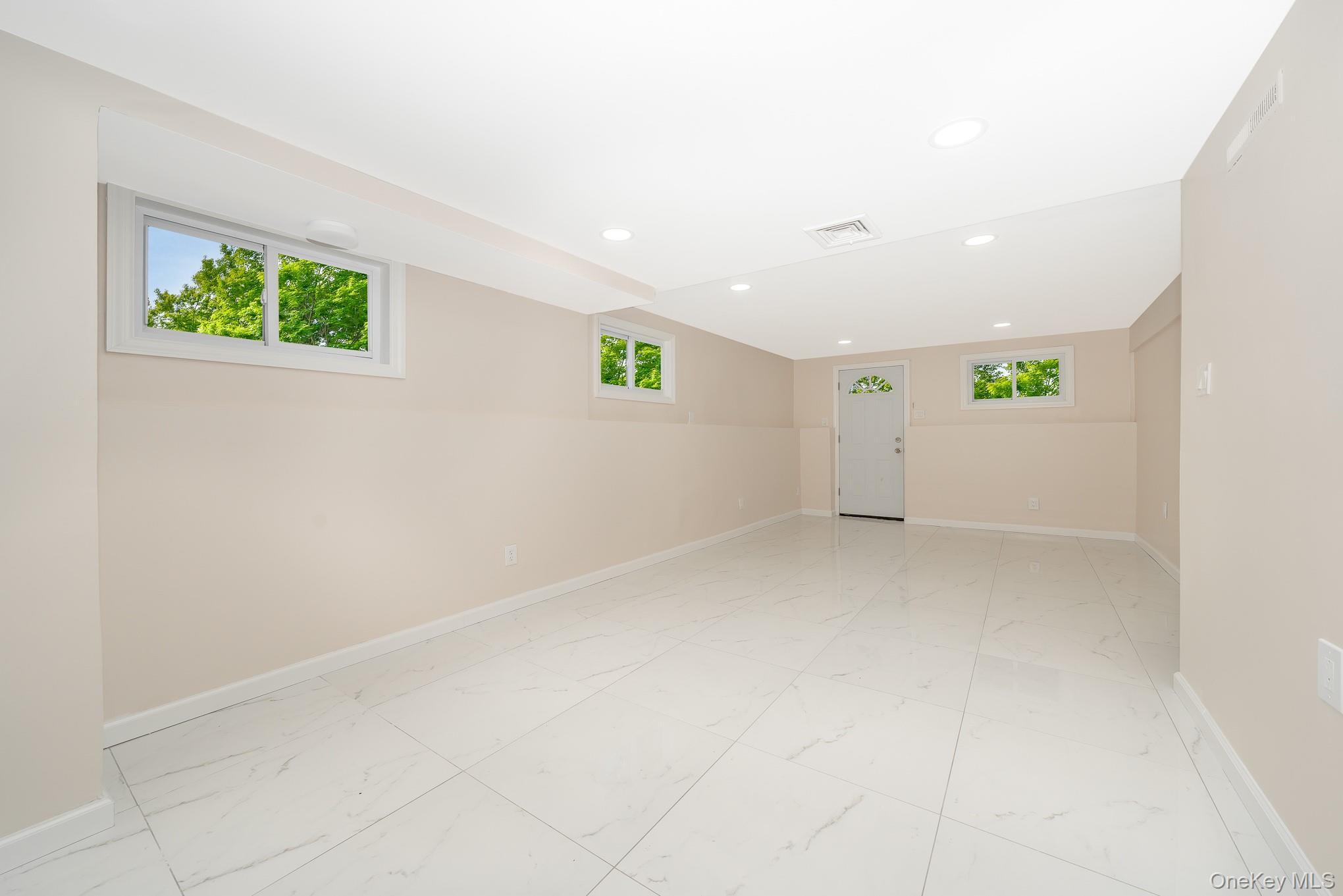 Single Family Washington  Nassau County, NY 11510, MLS-902728-22