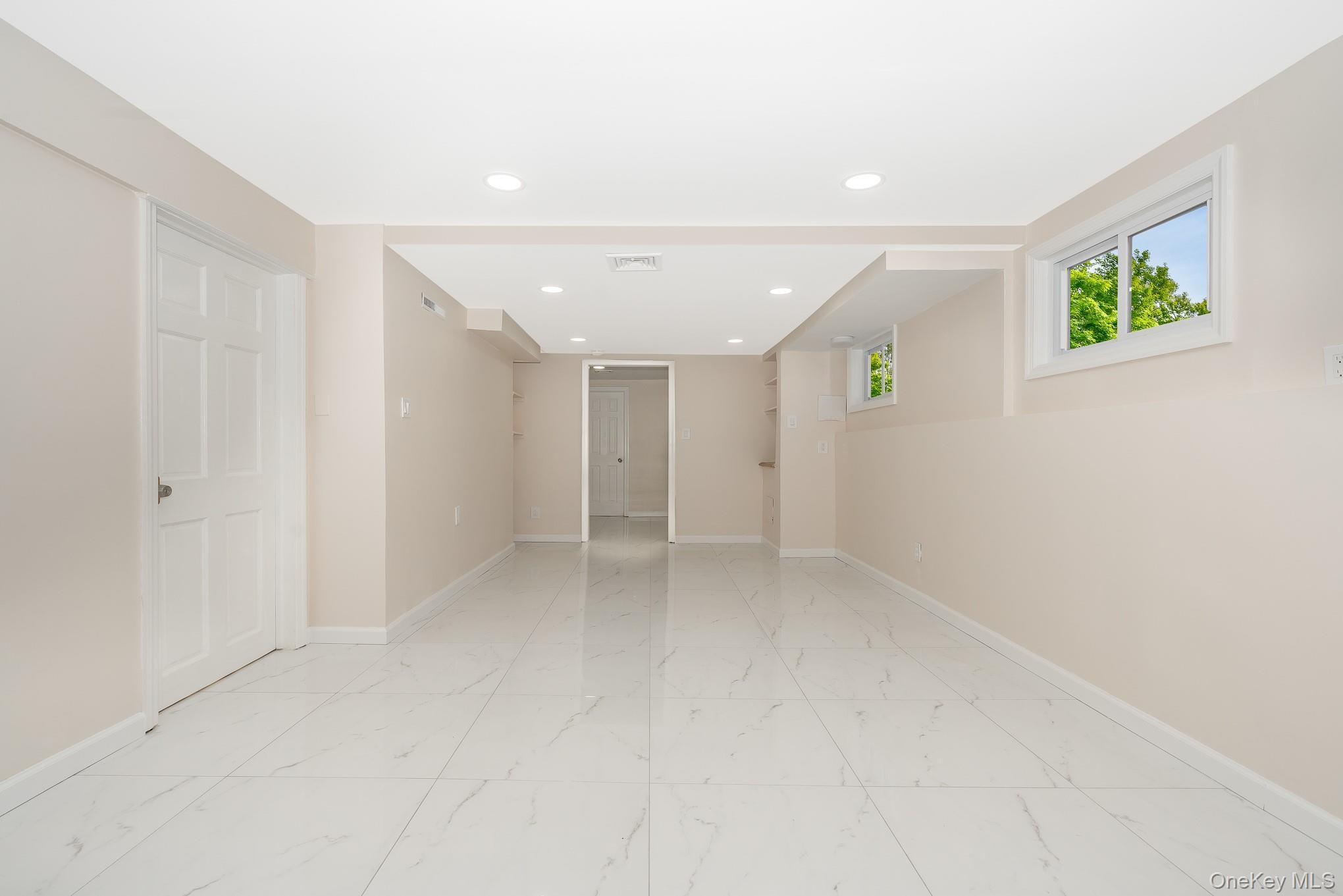 Single Family Washington  Nassau County, NY 11510, MLS-902728-23