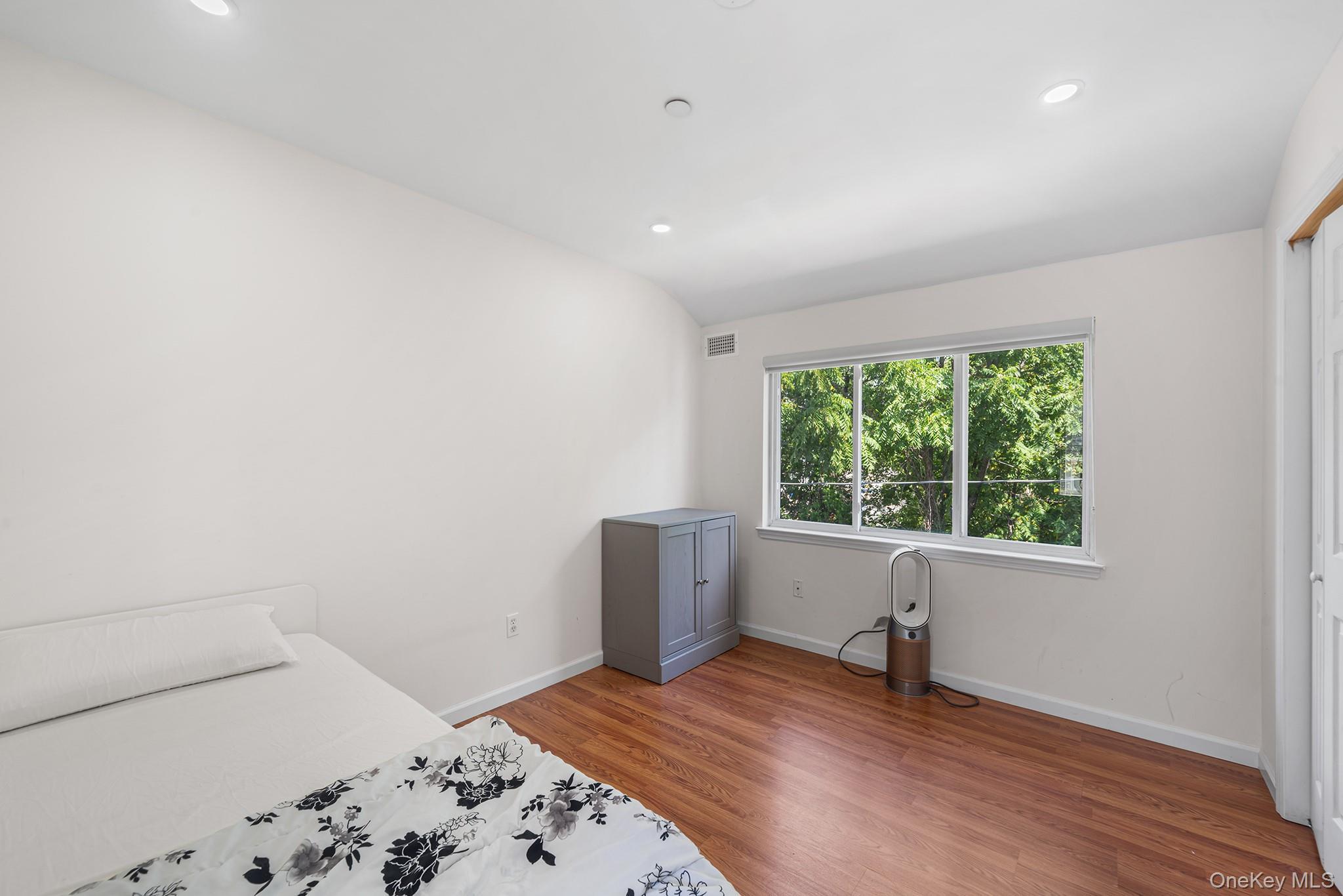 Single Family Union  Staten Island, NY 10303, MLS-902768-23